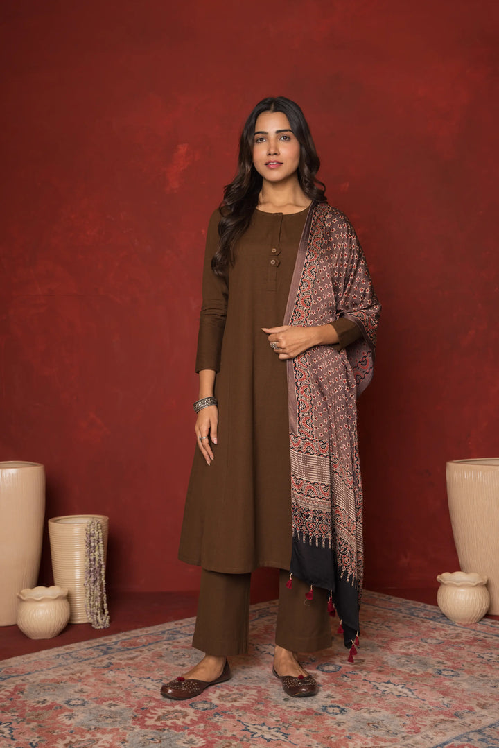 DARK BROWN COTTON FLEX ROUND HIGHLIGHTED WITH WOODON BUTTONS KURTA PANT SET