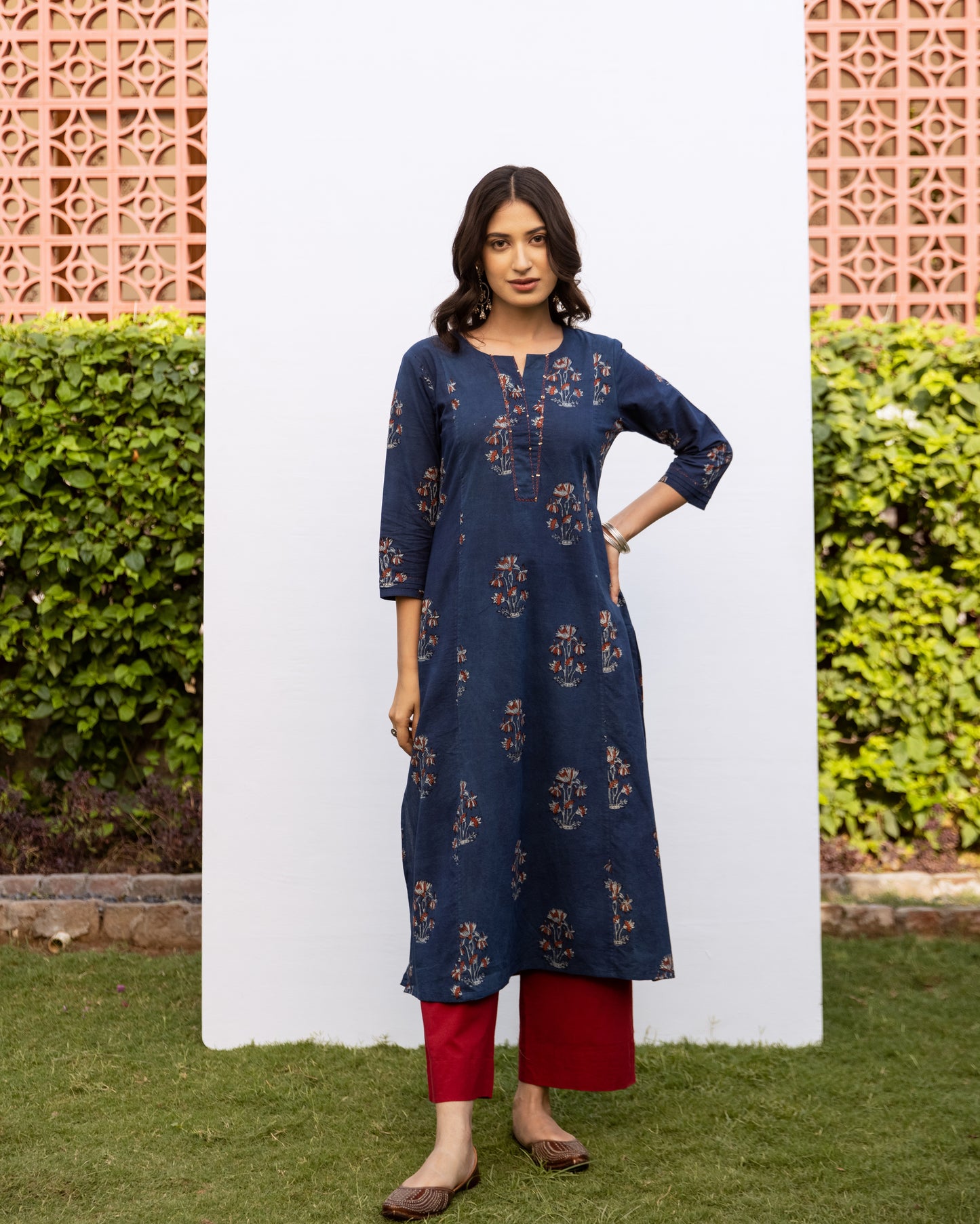 INDIGO COTTON ROUND WITH V-NECK HANDBLOCK KURTA FOR WOMEN'S