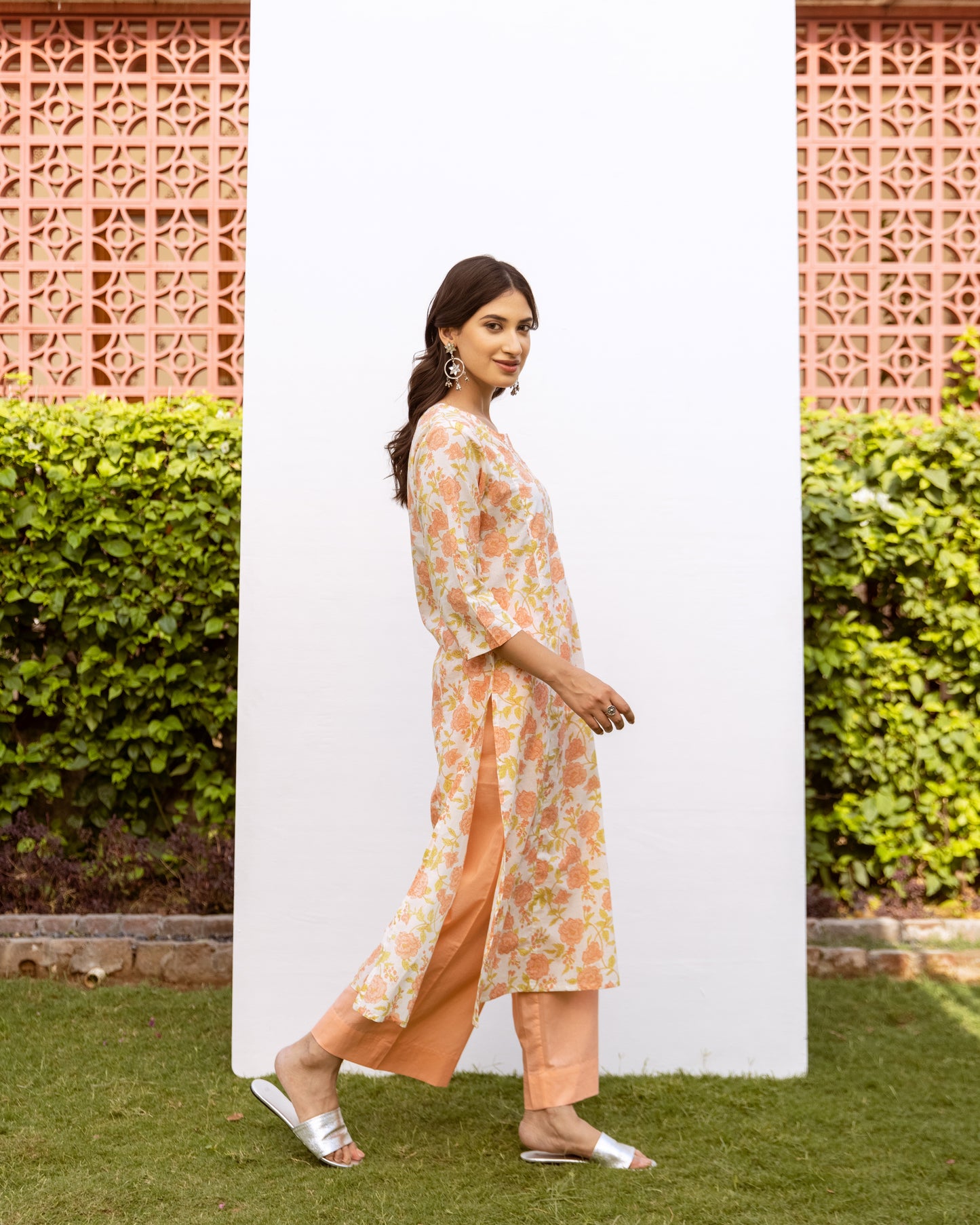 White With Peach Floral Print Round Neck Cotton Kurta For Women's