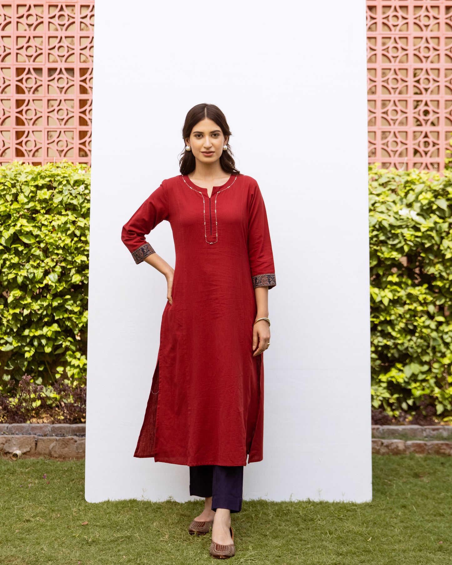 Red Cotton Flax Round With V-Neck Kurta For Women's