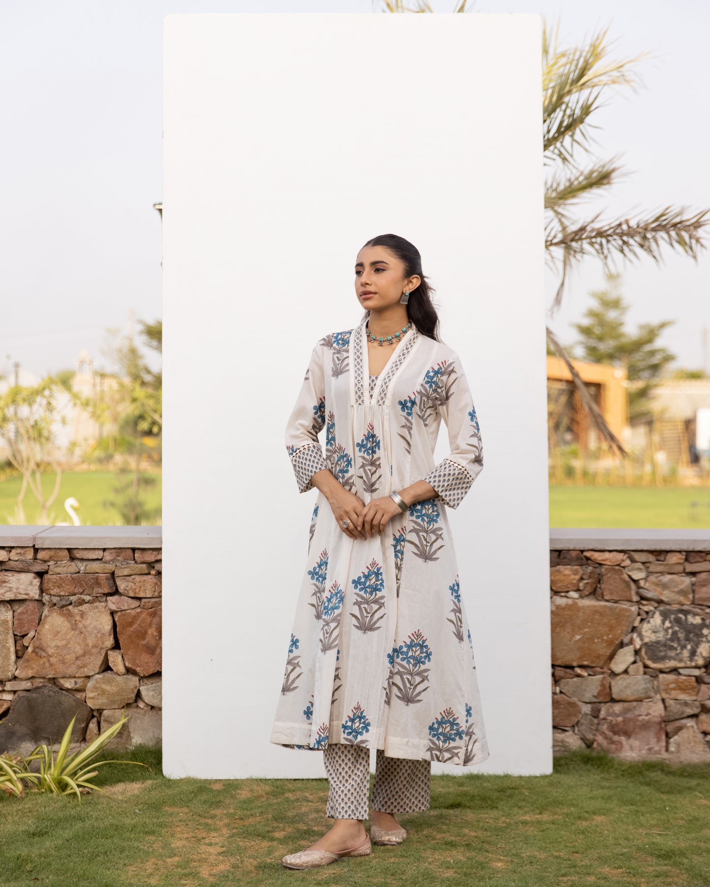 White Floral Printed Kurta Pant Set For Women's