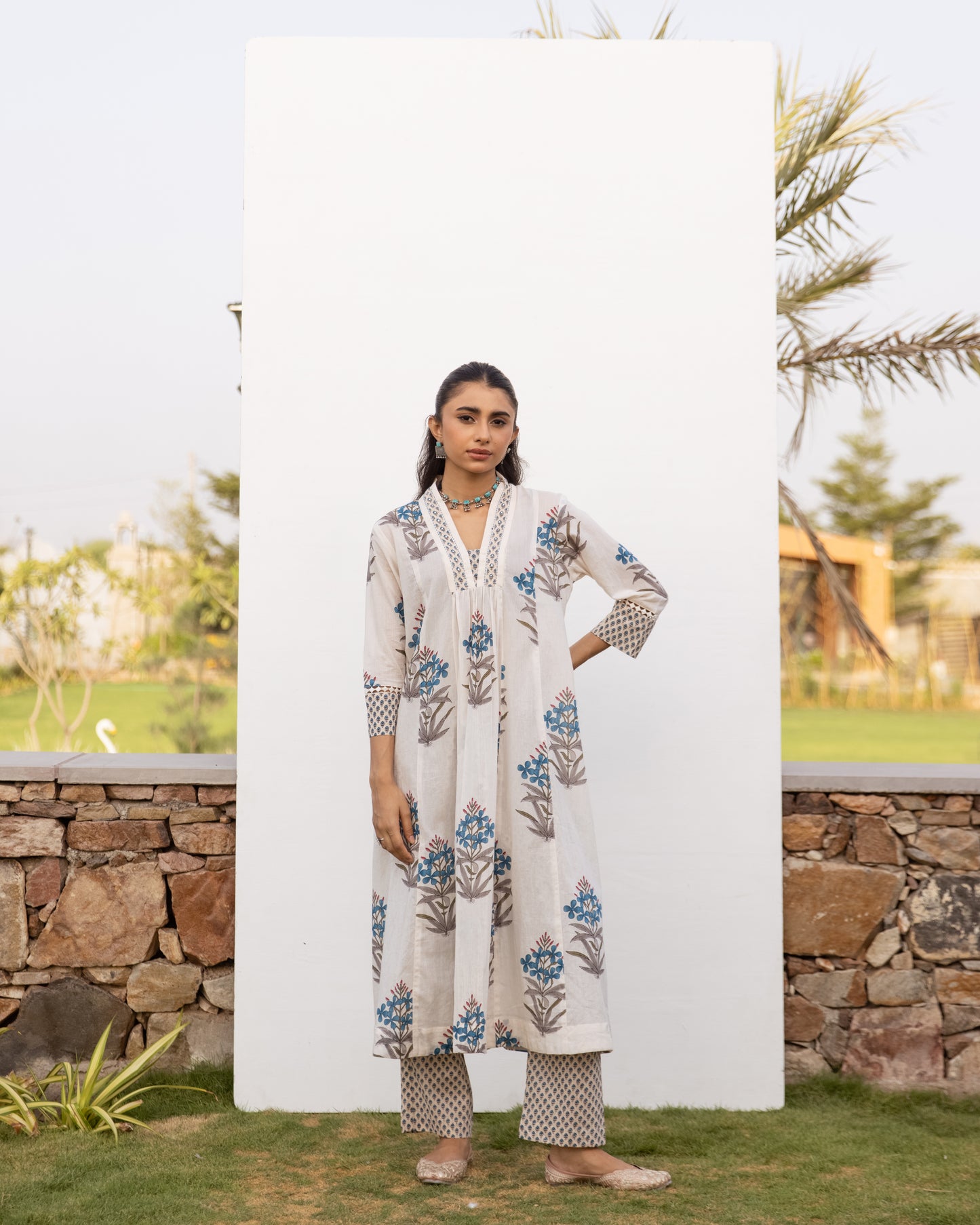White Floral Printed Kurta Pant Set For Women's