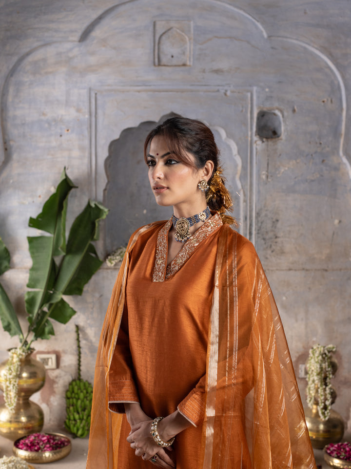 GOLD BROWN LINEN STIN HAND ZARI WORK WITH SEQUENCE ON NECKLINE WITH DUPATTA FULL SET