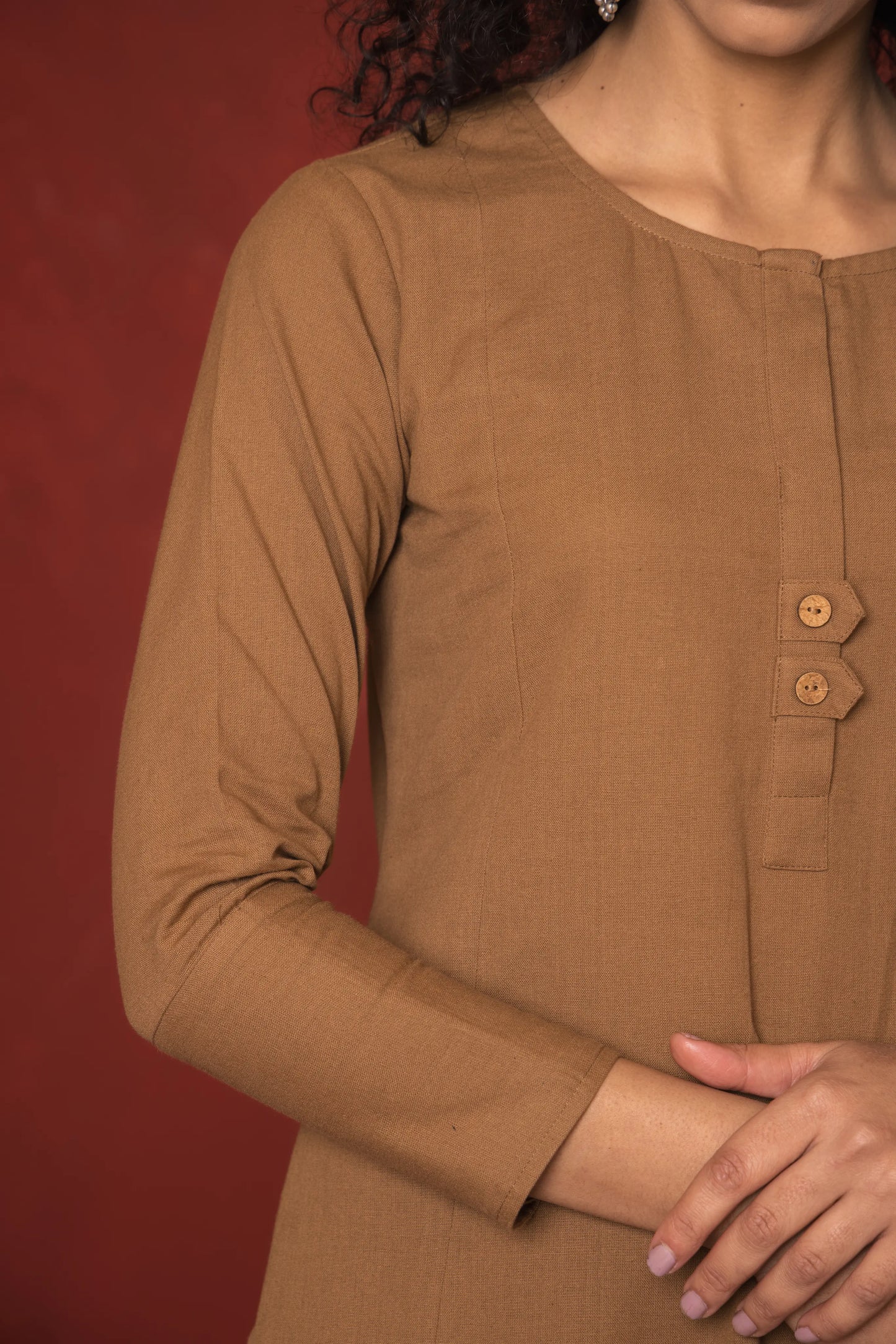 LIGHT BROWN COTTON FLEX ROUND HIGHLIGHTED WITH WOODON BUTTONS KURTA PANT SET