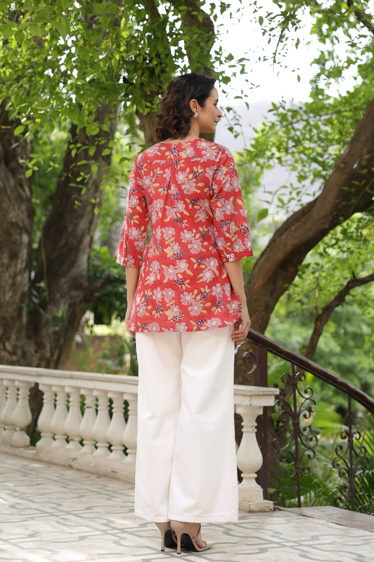 Red Floral Cotton Round Neck Handblock Short Top For Women's