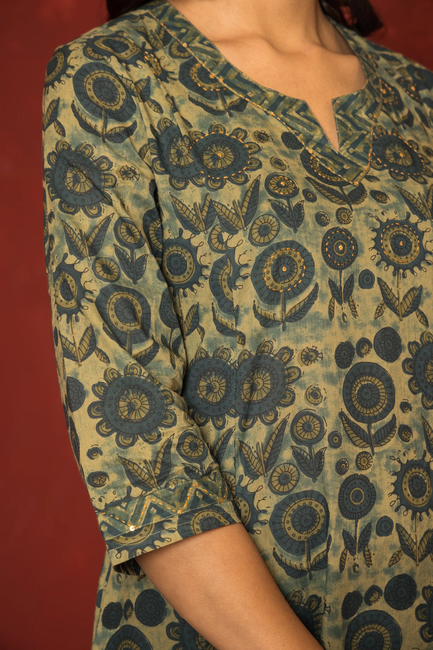 GREEN COTTON ROUND WITH V-CUT BOOTI HIGHLIGHTED WITH HAND KATHA KURTA PANT SET