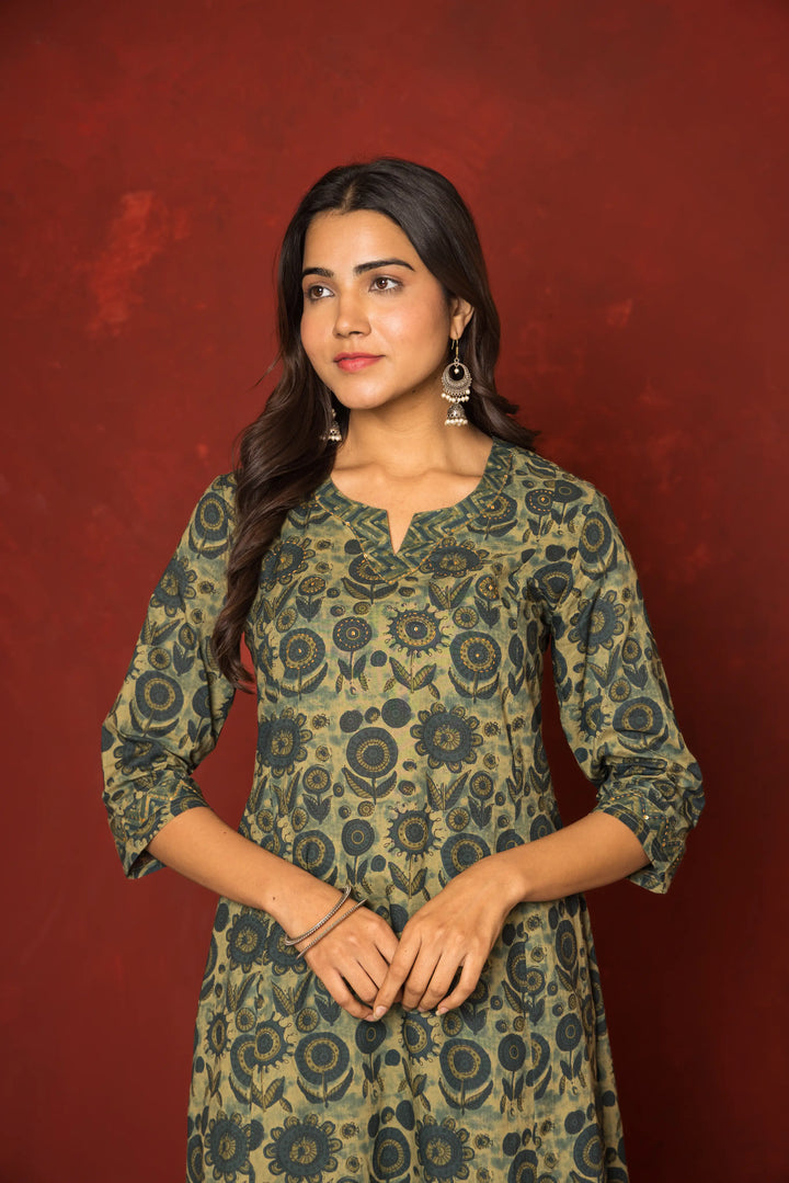 GREEN COTTON ROUND WITH V-CUT BOOTI HIGHLIGHTED WITH HAND KATHA KURTA PANT SET