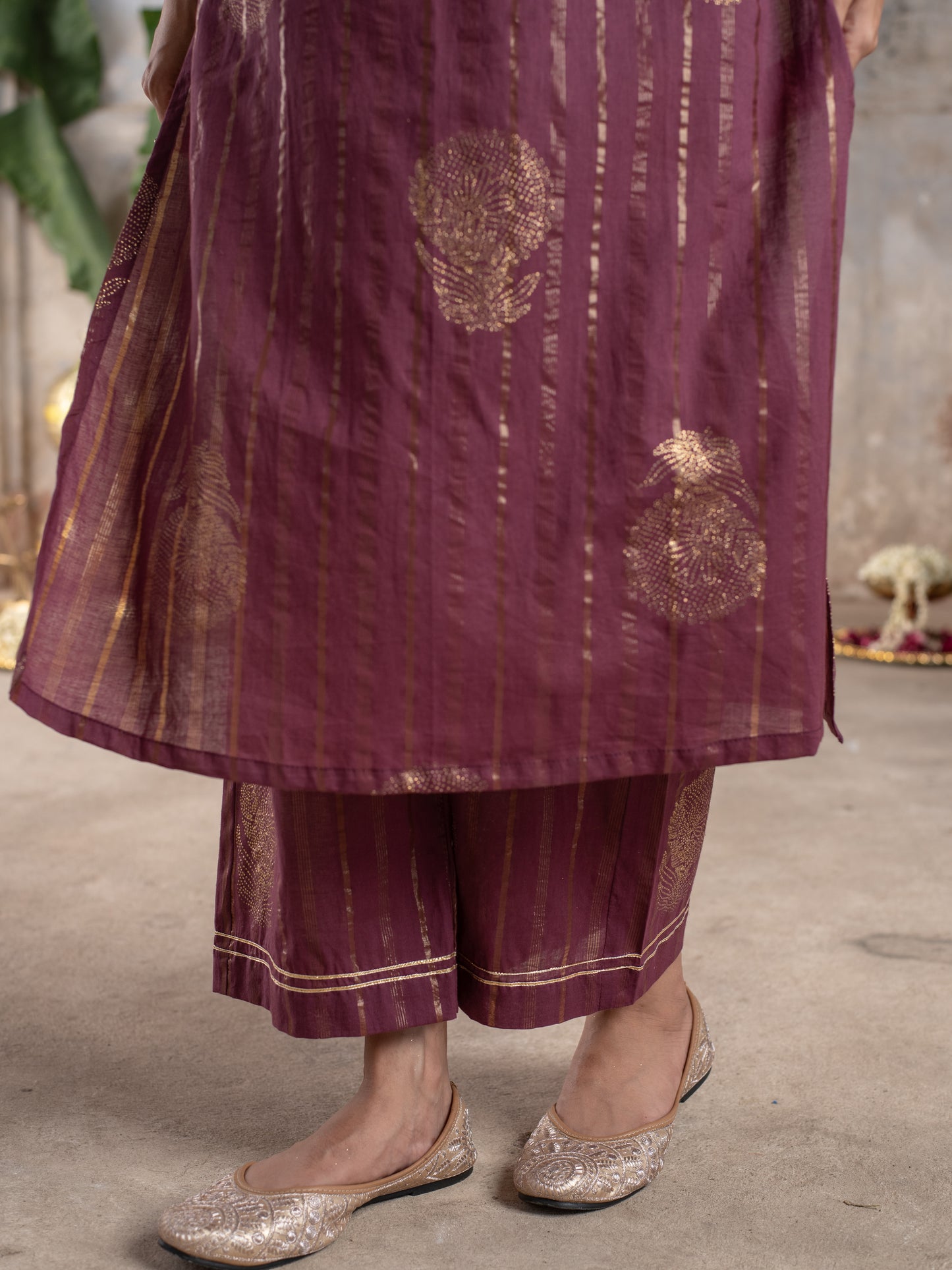Purple Cotton Lurex V-Neck Kurta Pant Set For Women's