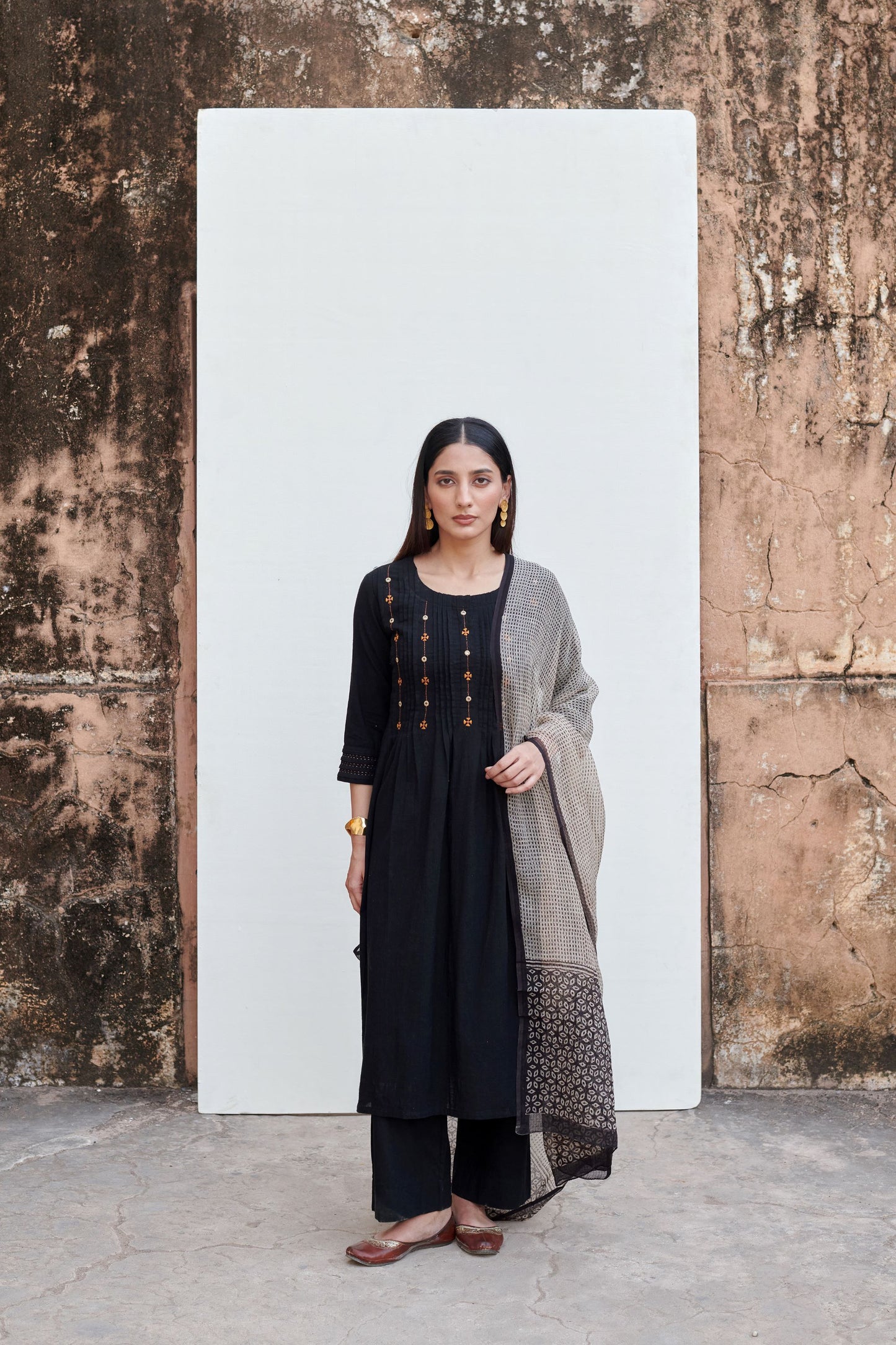 Black Cotton Slub Round Neck Kurta For Women's