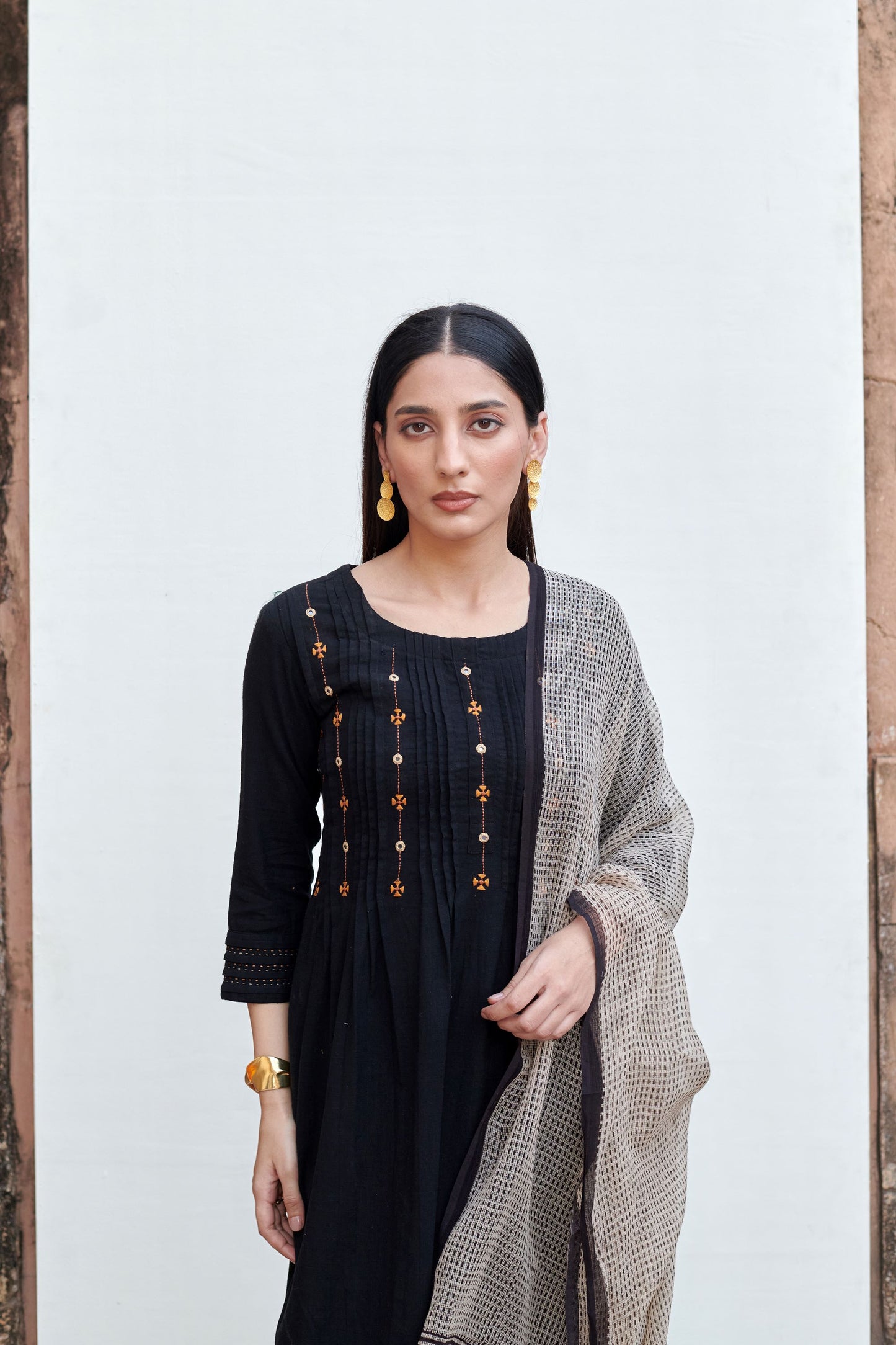 Black Cotton Slub Round Neck Kurta For Women's