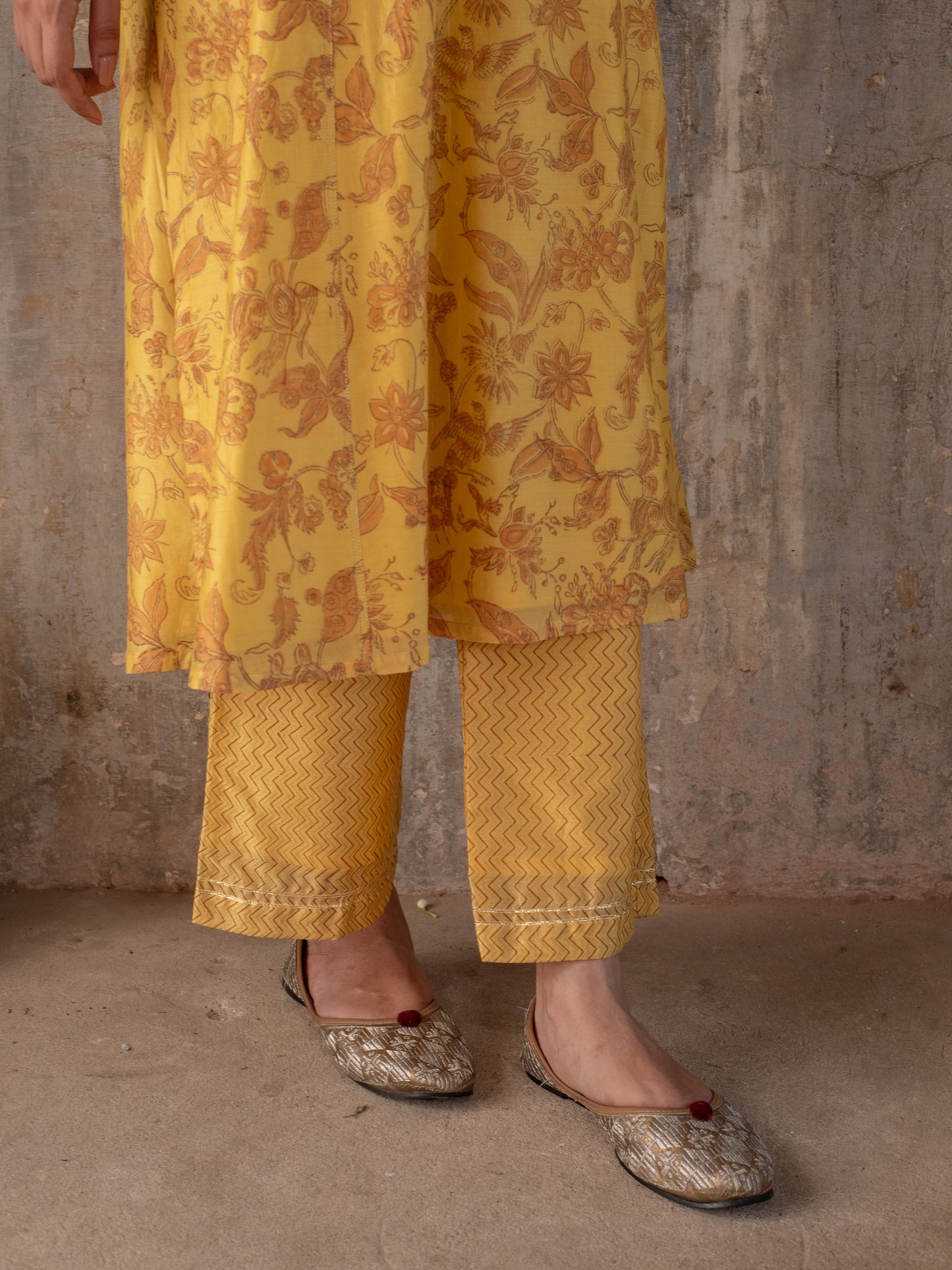 GOLDEN MUSTERD MODAL SILK ROUND NECK HAND ZARI WORK KURTA PANT FOR WOMEN'S