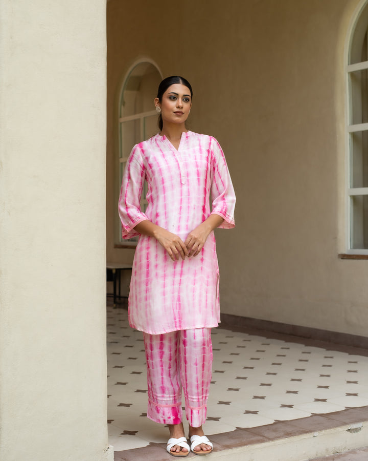 Pink Lehriya With Tie & Dye Muslin Sitting Collar With V-Neck Co-Ord Set For Women's