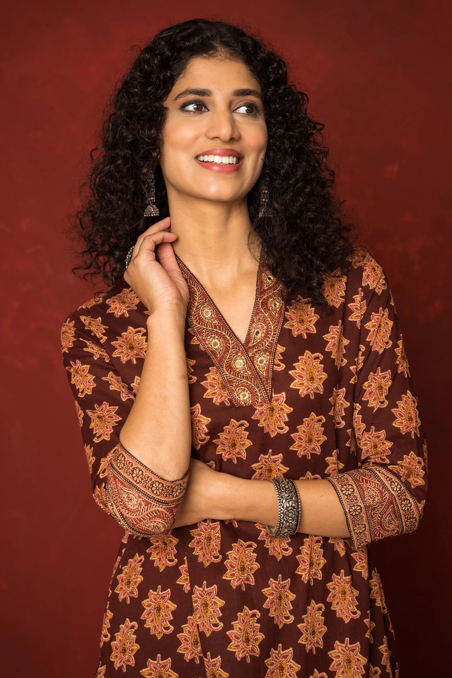BROWN COTTON COLLOR NECK BOOTI PRINT MIRROR WORK ON NECK KURTA PANT SET