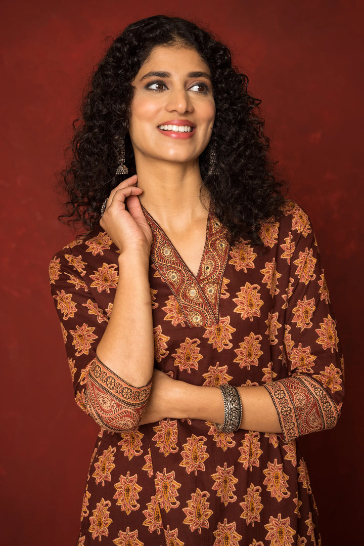 BROWN COTTON COLLOR NECK BOOTI PRINT MIRROR WORK ON NECK KURTA PANT SET