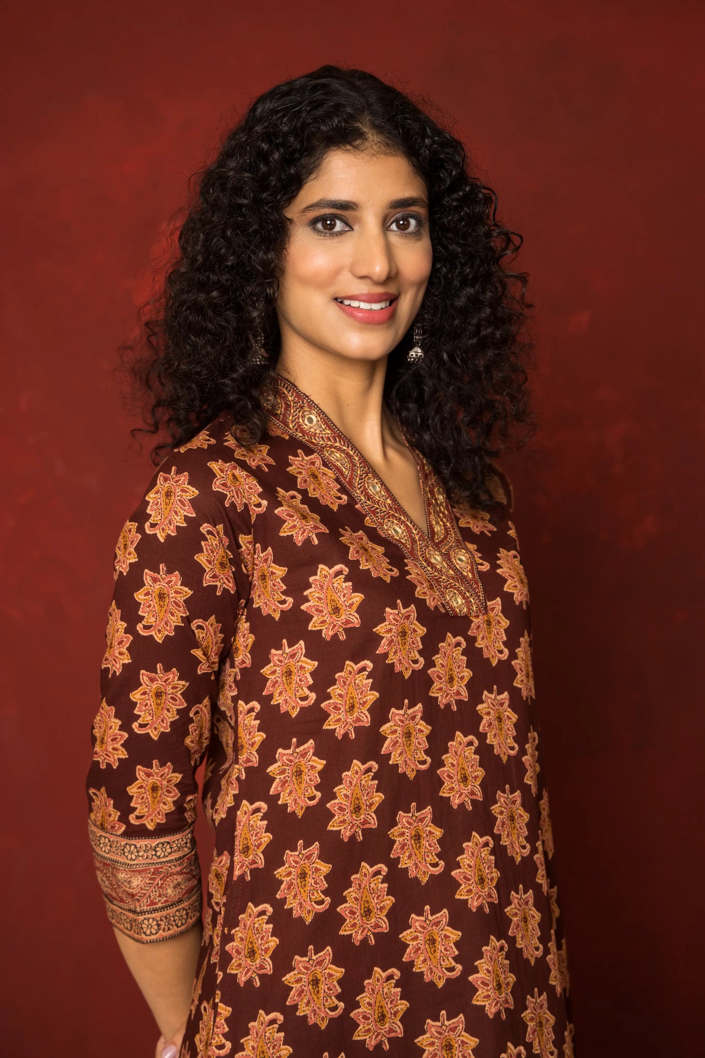 BROWN COTTON COLLOR NECK BOOTI PRINT MIRROR WORK ON NECK KURTA PANT SET