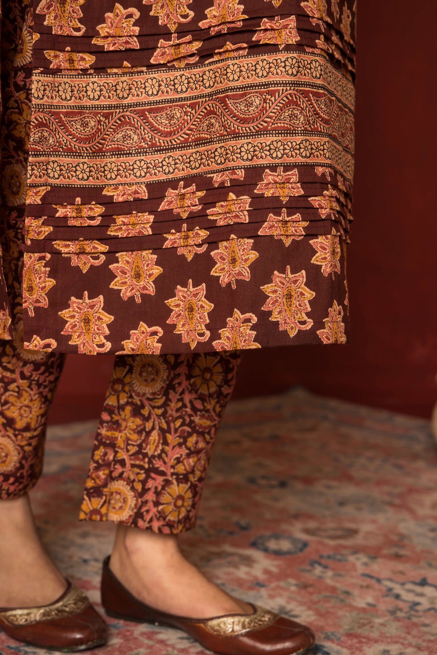 BROWN COTTON COLLOR NECK BOOTI PRINT MIRROR WORK ON NECK KURTA PANT SET