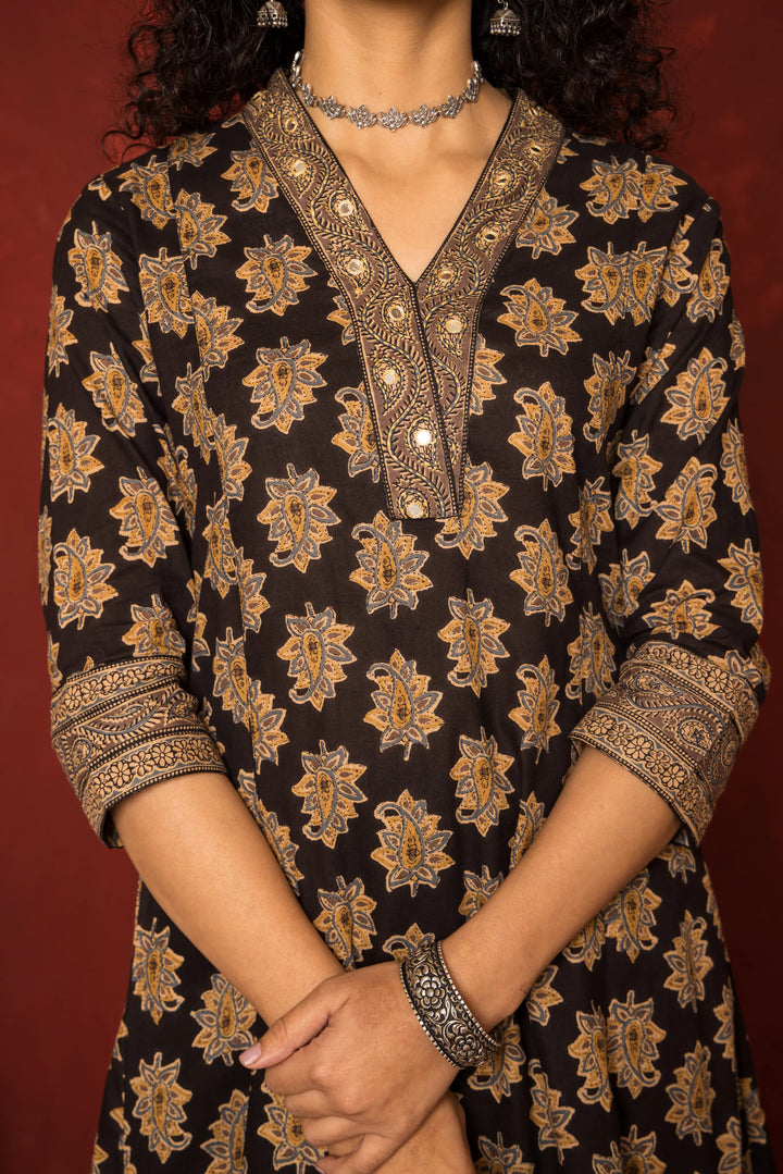 BLACK COTTON V-NECK BOOTI PRINT MIRROR WORK ON NECK FULL SET