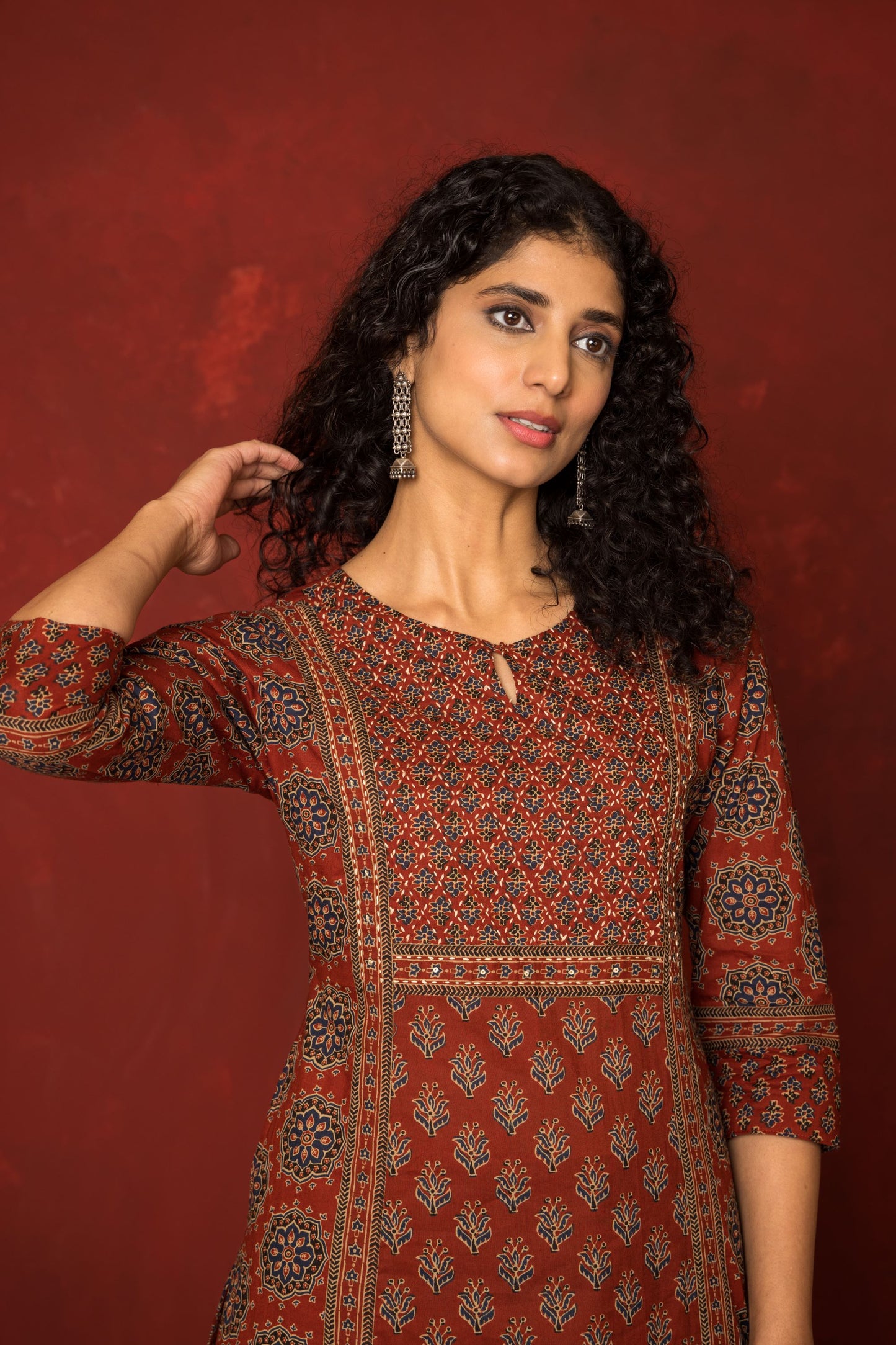 RUST COTTON ROUND NECK BOOTI PRINT YOKE HIGHLIGHTED WITH HAND KATHA KURTA PANT SET