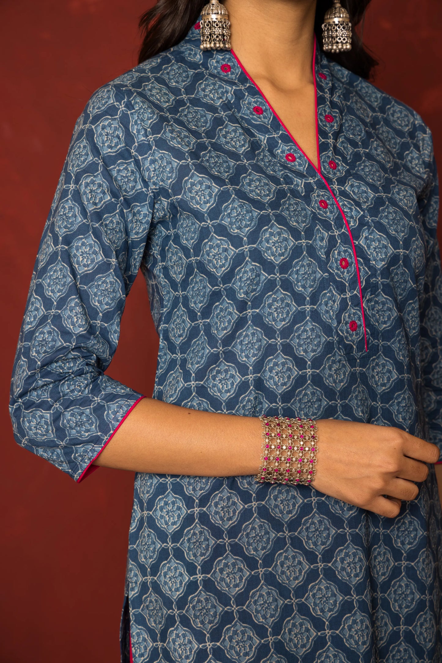 BLUE COTTON V-NECK NECKLINE HIGHLIGHTED WITH MIRROR WORK KURTA FOR WOMEN'S