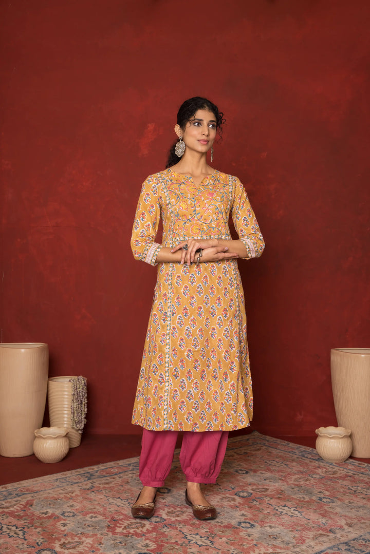 MUSTURD COTTON ROUND NECK HANDBLOCK HIGHLIGHTED WITH BORDERS KURTA FOR WOMEN'S