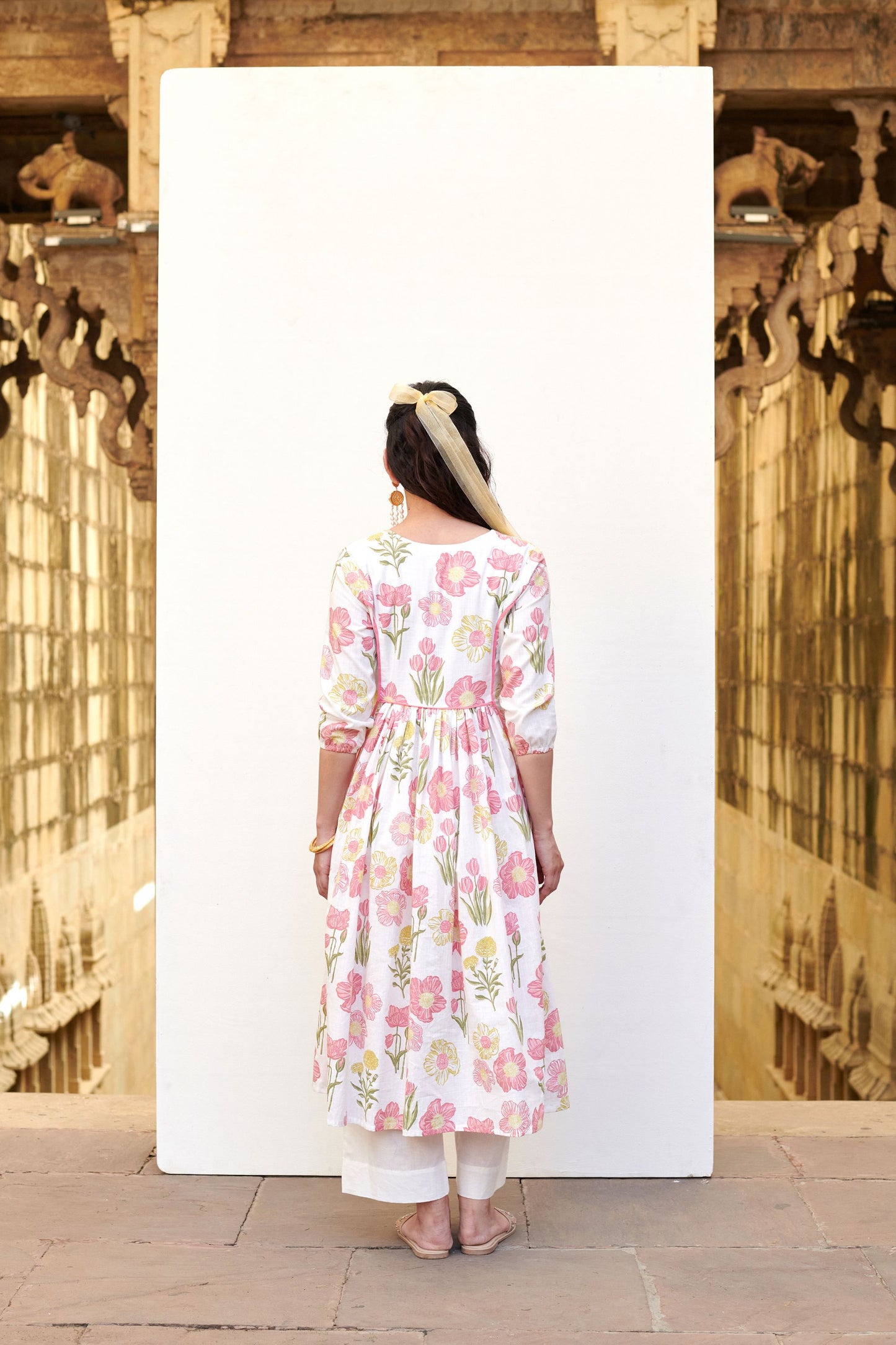 White Cotton Round With Small V-Neck Floral Kurta For Women's