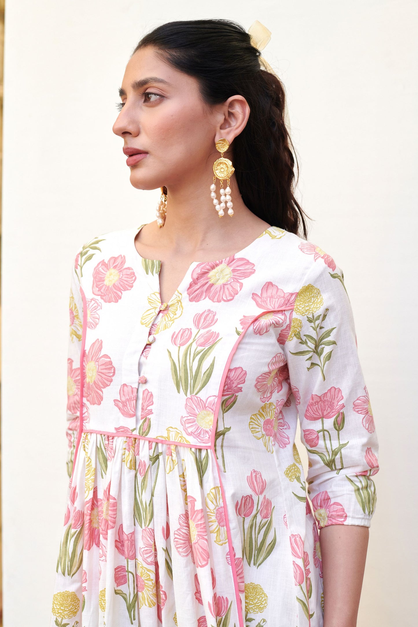 White Cotton Round With Small V-Neck Floral Kurta For Women's
