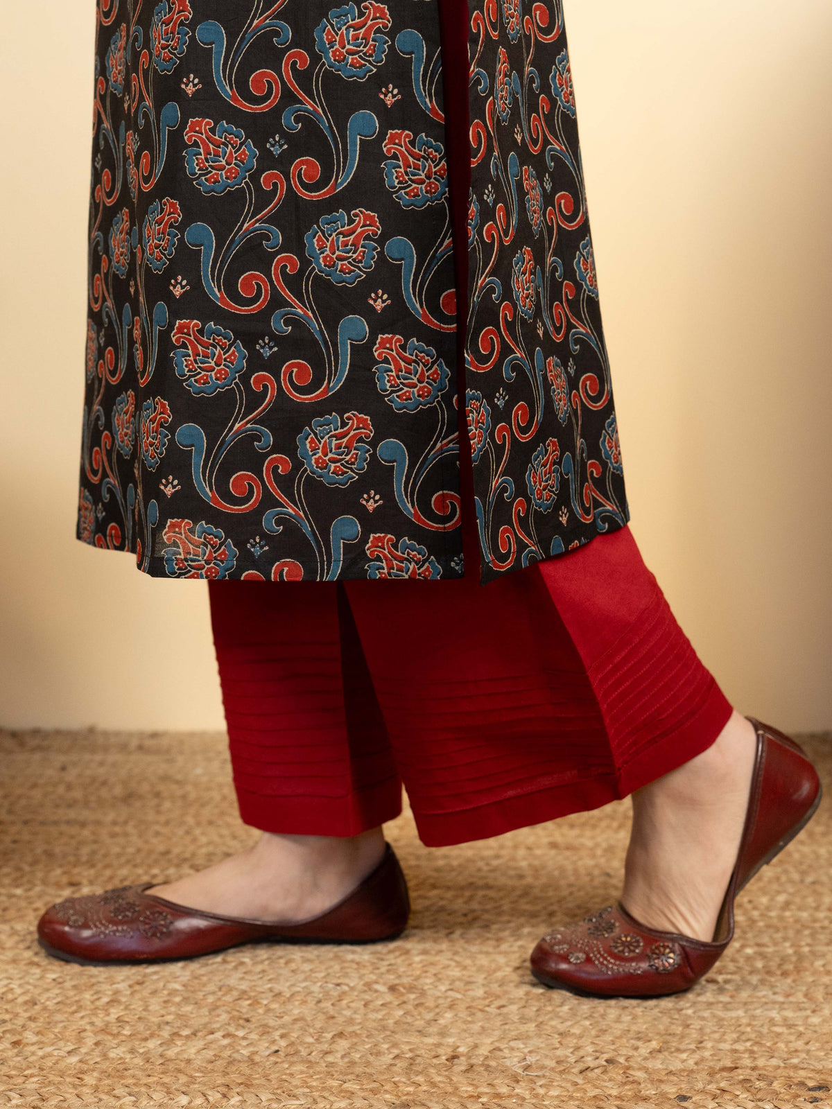 Black Colour Cotton Round With V-Neck Jaal Print Kurta For Women's