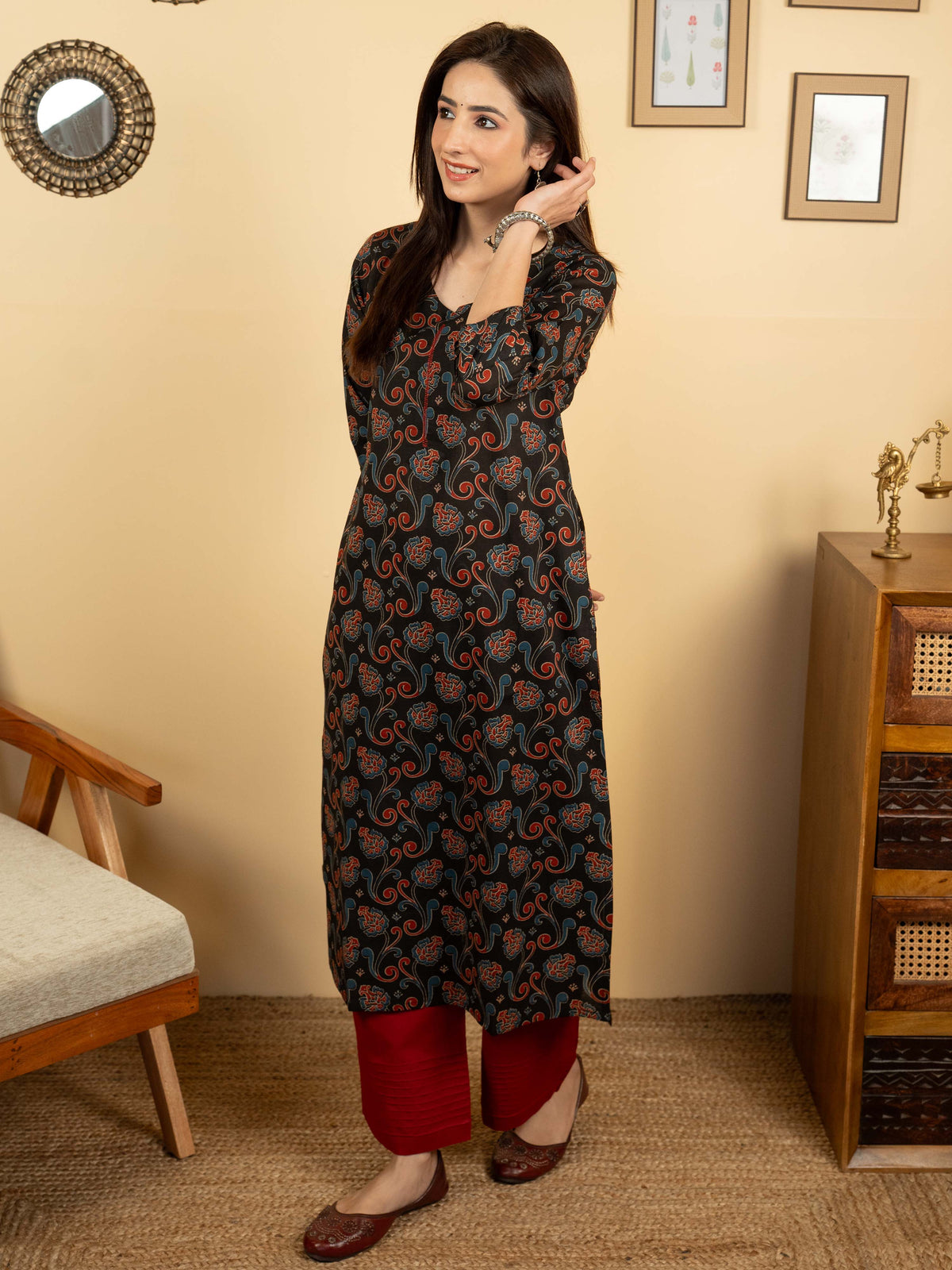 Black Colour Cotton Round With V-Neck Jaal Print Kurta For Women's