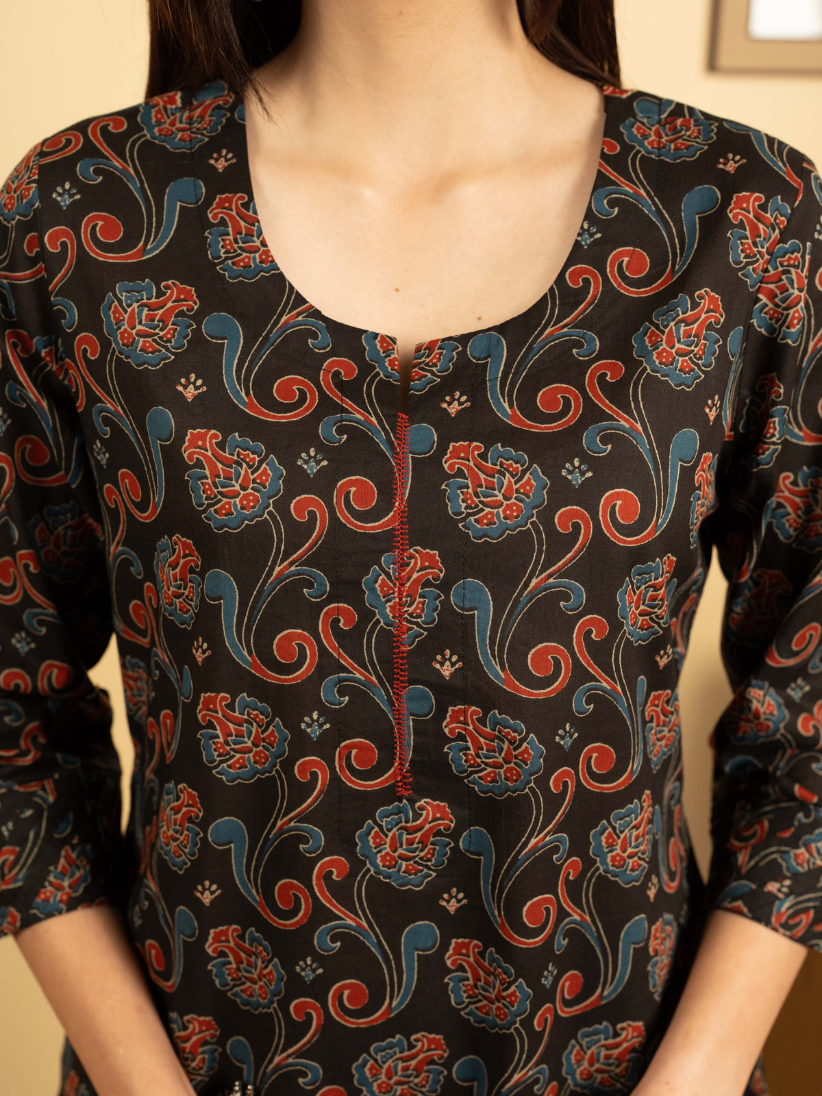 Black Colour Cotton Round With V-Neck Jaal Print Kurta For Women's