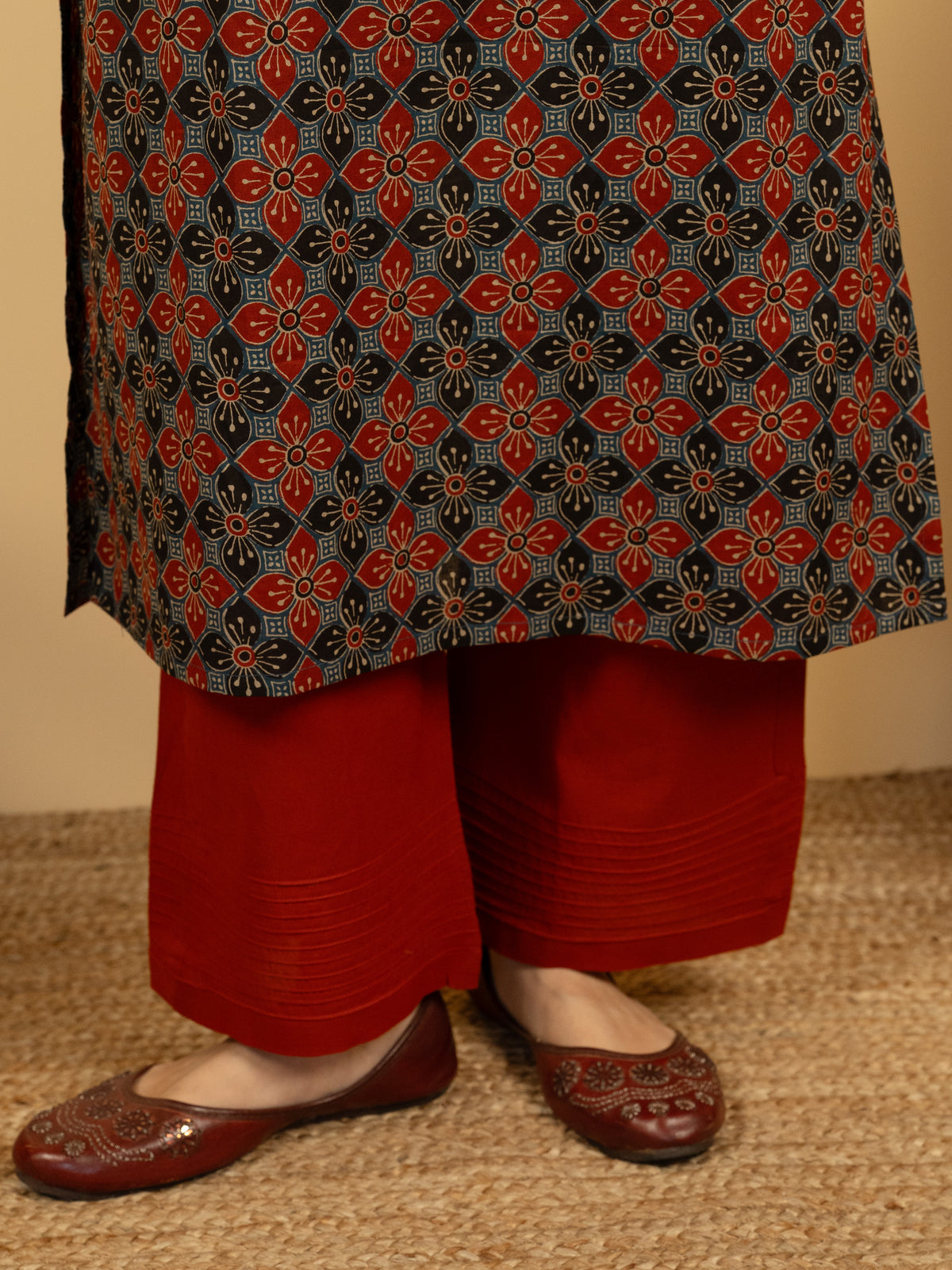 Blue Colour Cotton Round With V-Neck Floral Print Kurta For Women's