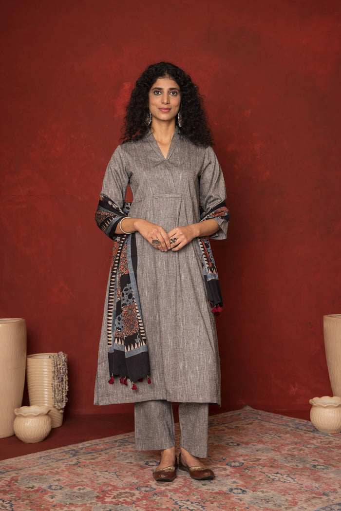 GREY HANDLOOM COTTON COLLAR KURTA-PANT SET