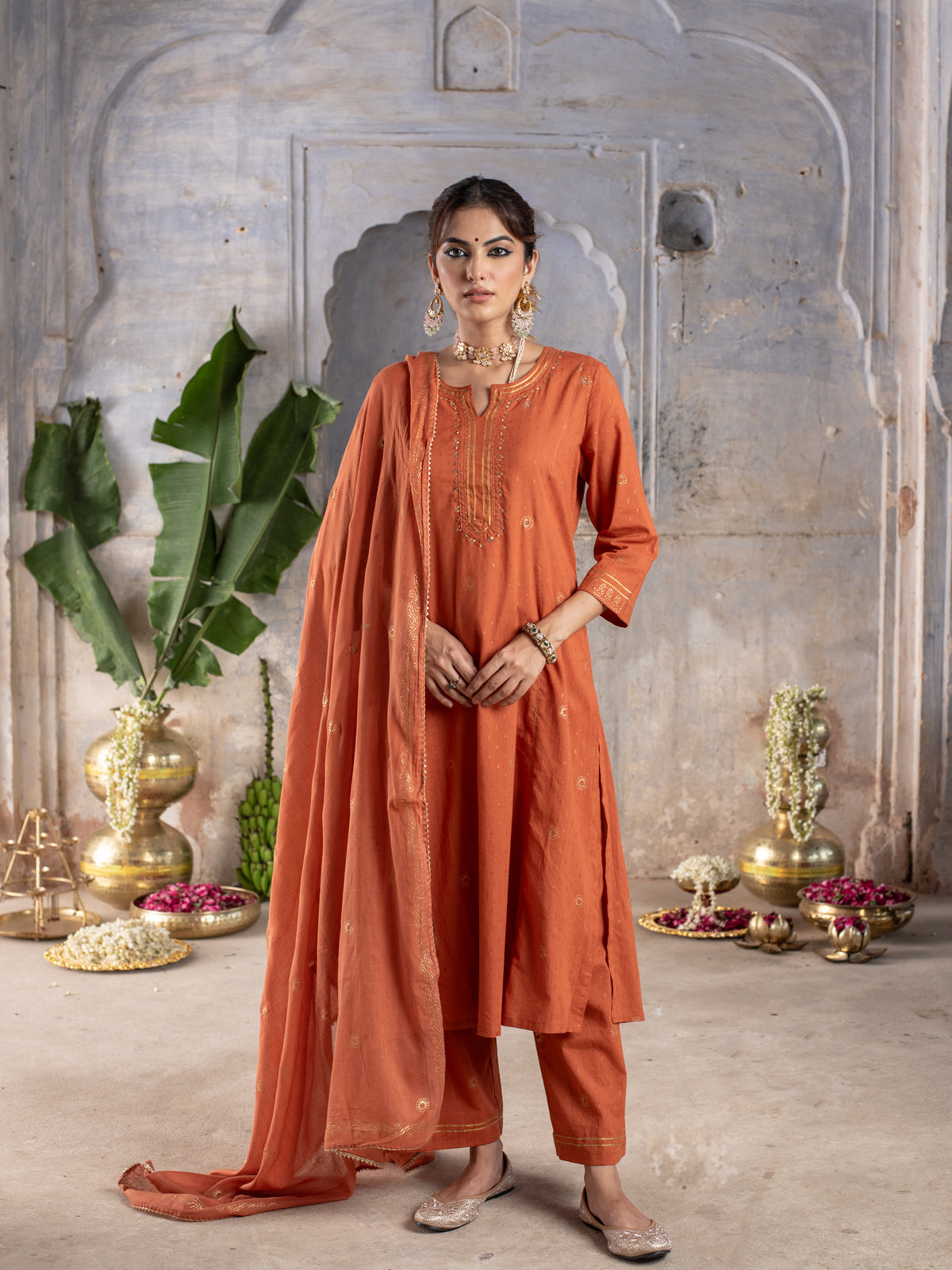 BROWN COTTON FLAX ROUND WITH V-CUT ALL OVER ROGAN GOLD KHADI WORK FULL SET