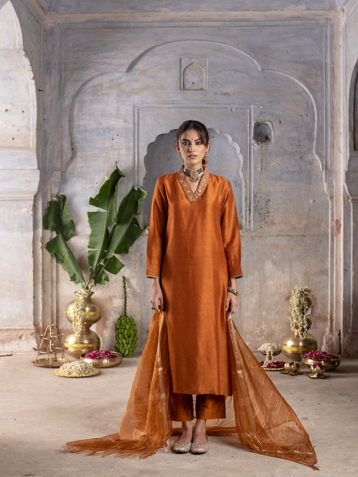 GOLD BROWN LINEN STIN HAND ZARI WORK  WITH SEQUENCE ON NECKLINE WITH DUPATTA FULL SET