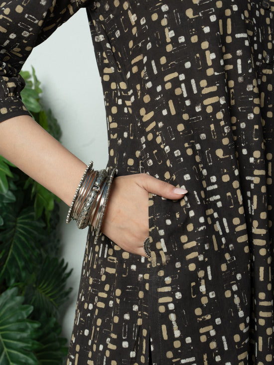 Dark Grey Cotton Collar Neck Daabu Hand Print Kurta For Women's