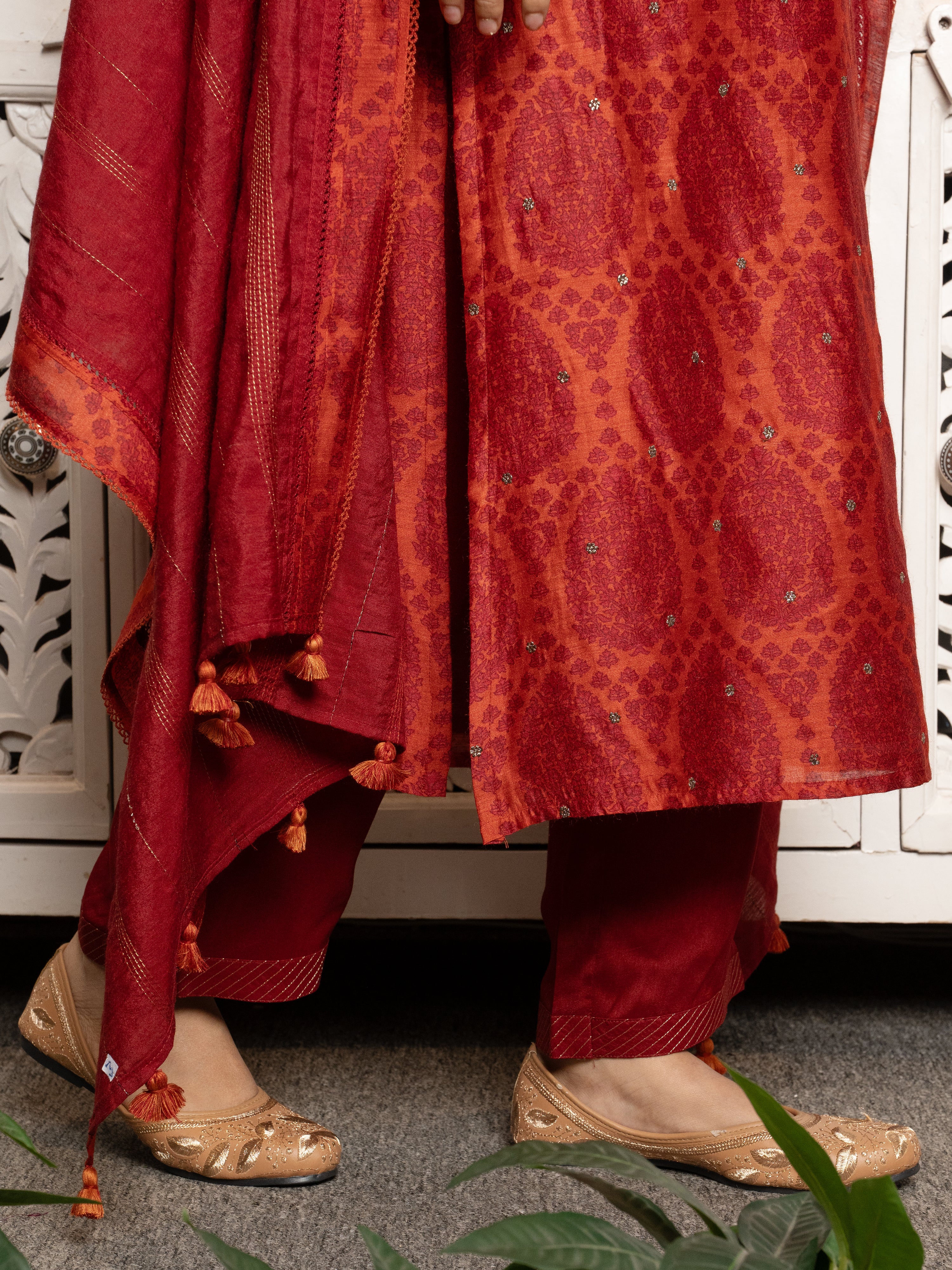 Red Tussar Silk Handblock Print Round With V- Neck Complete Suit Set For Women's