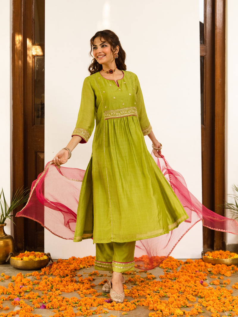 Green And Pink Silk Chanderi Round With V-neck Complete Suit Set For Women's