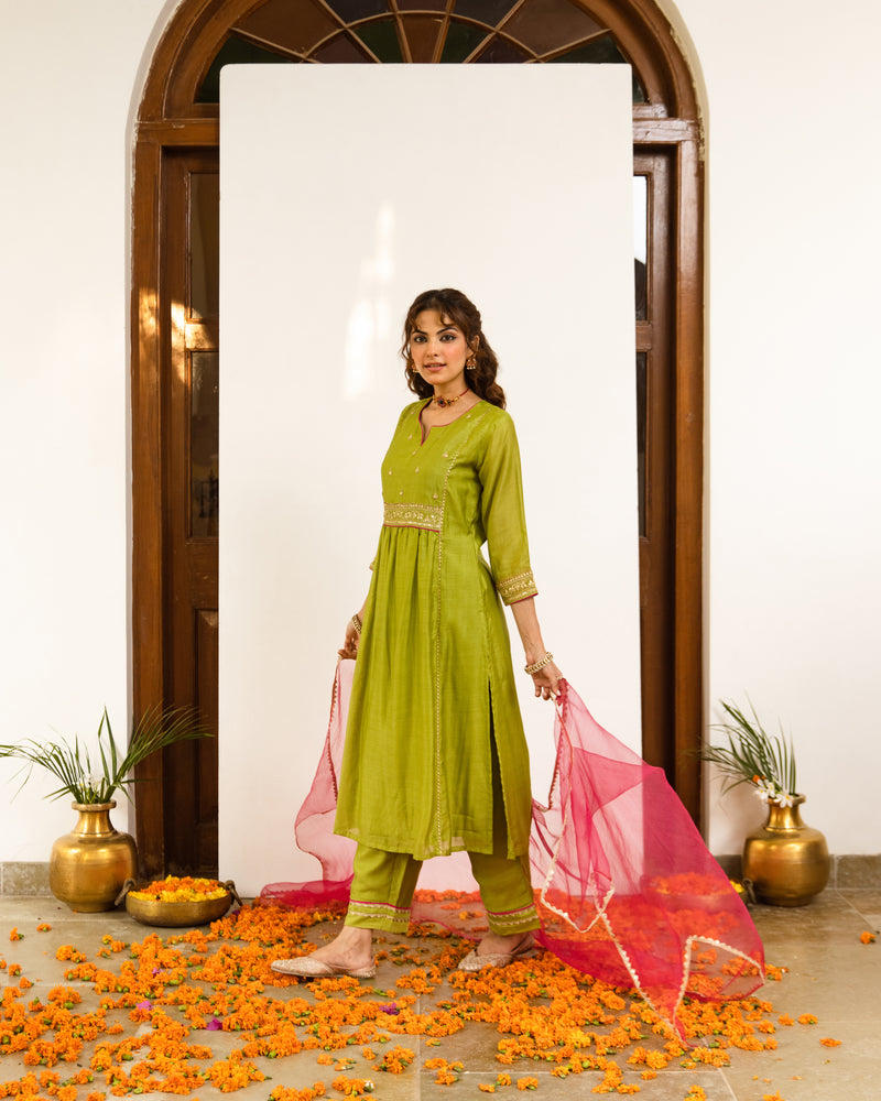 Green And Pink Silk Chanderi Round With V-neck Complete Suit Set For Women's