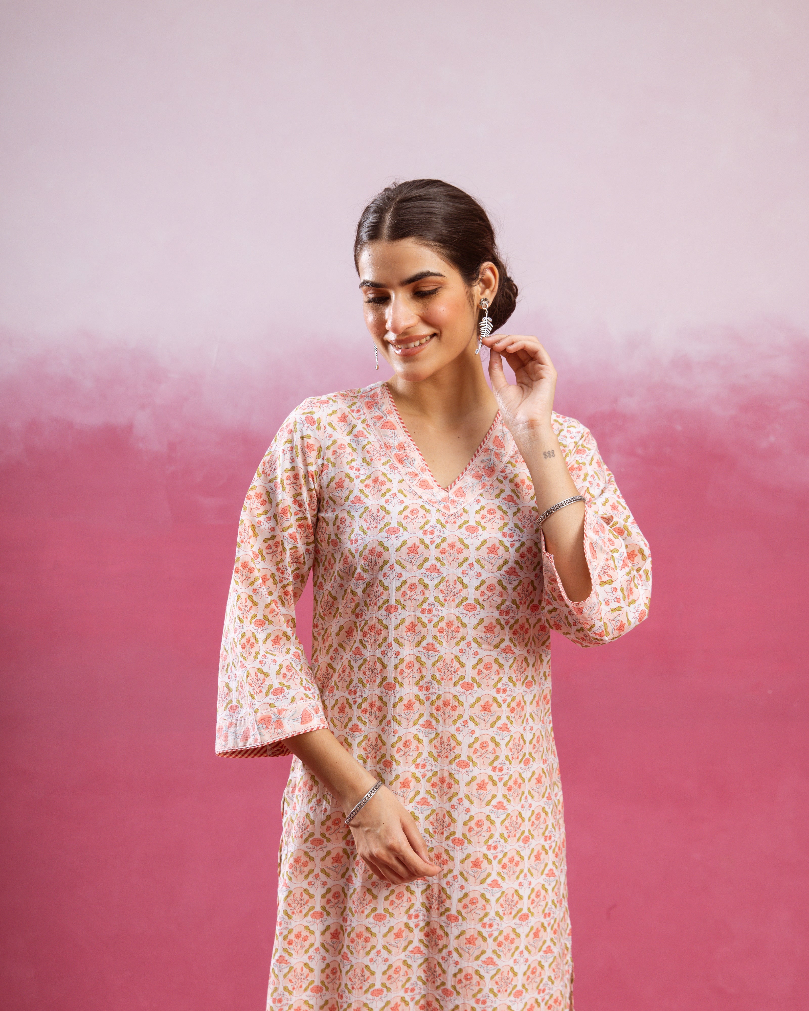 White & Peach Kurta (Pant And Dupatta Not Included)