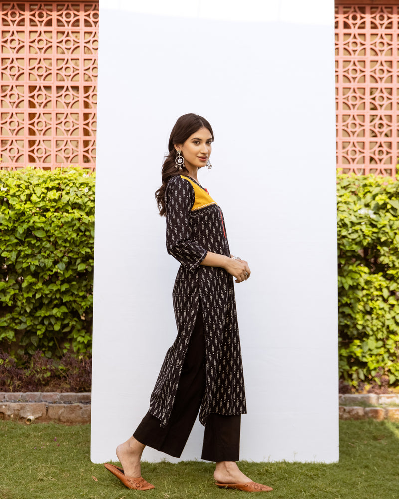 Black Cotton Round Neck Printed Kurta For Women's