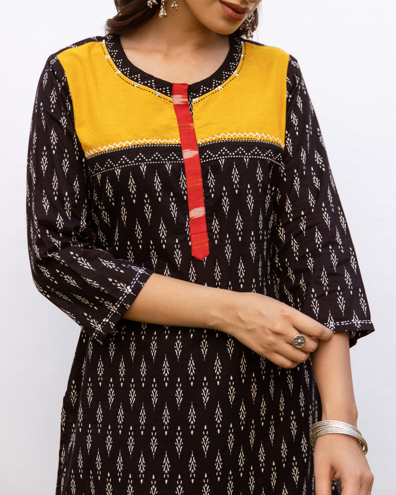 Black Cotton Round Neck Printed Kurta For Women's