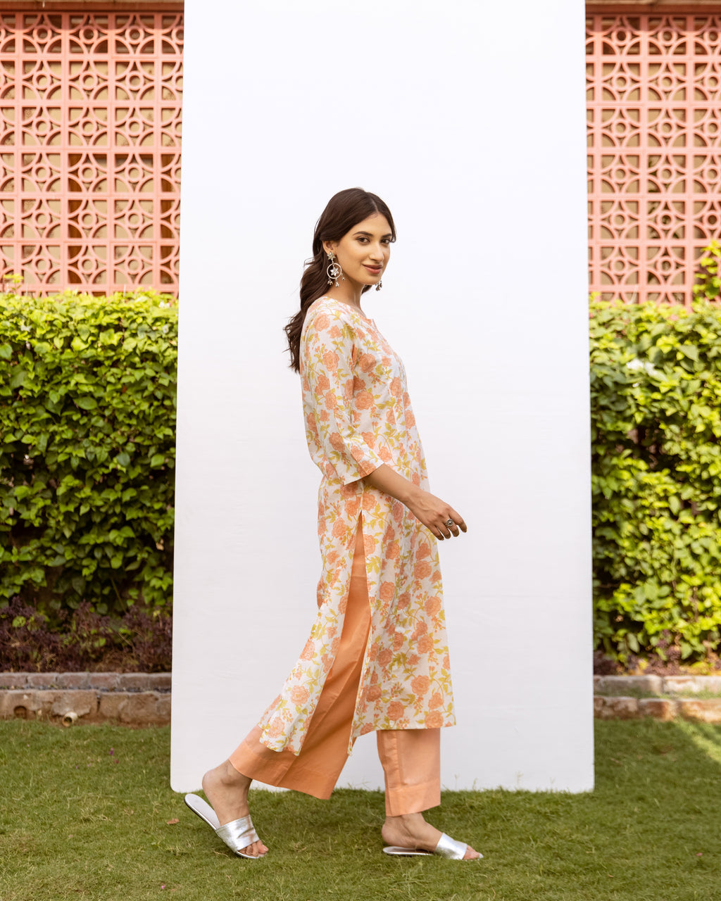 White With Peach Floral Print Round Neck Cotton Kurta For Women's