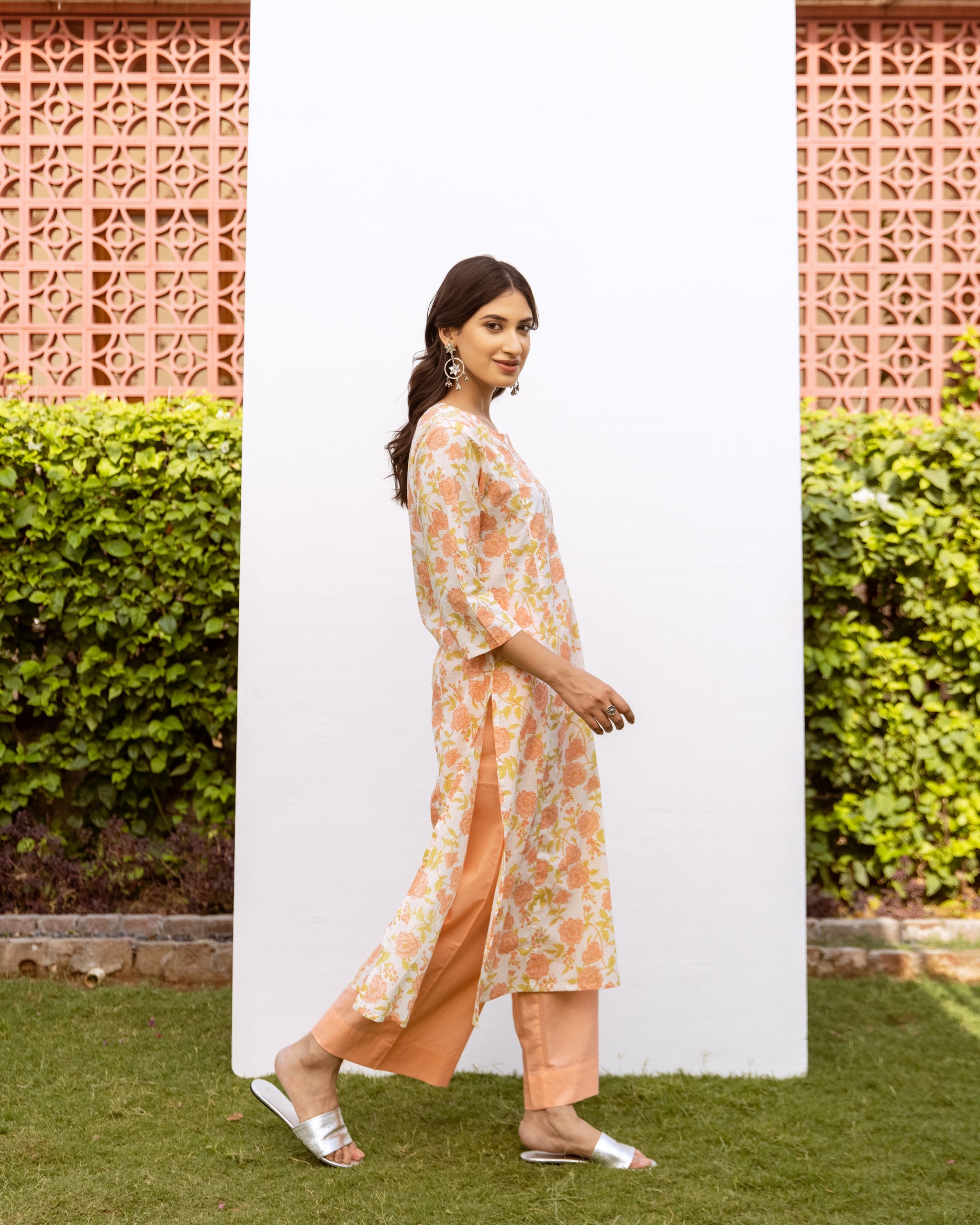 White With Peach Floral Print Round Neck Cotton Kurta For Women's