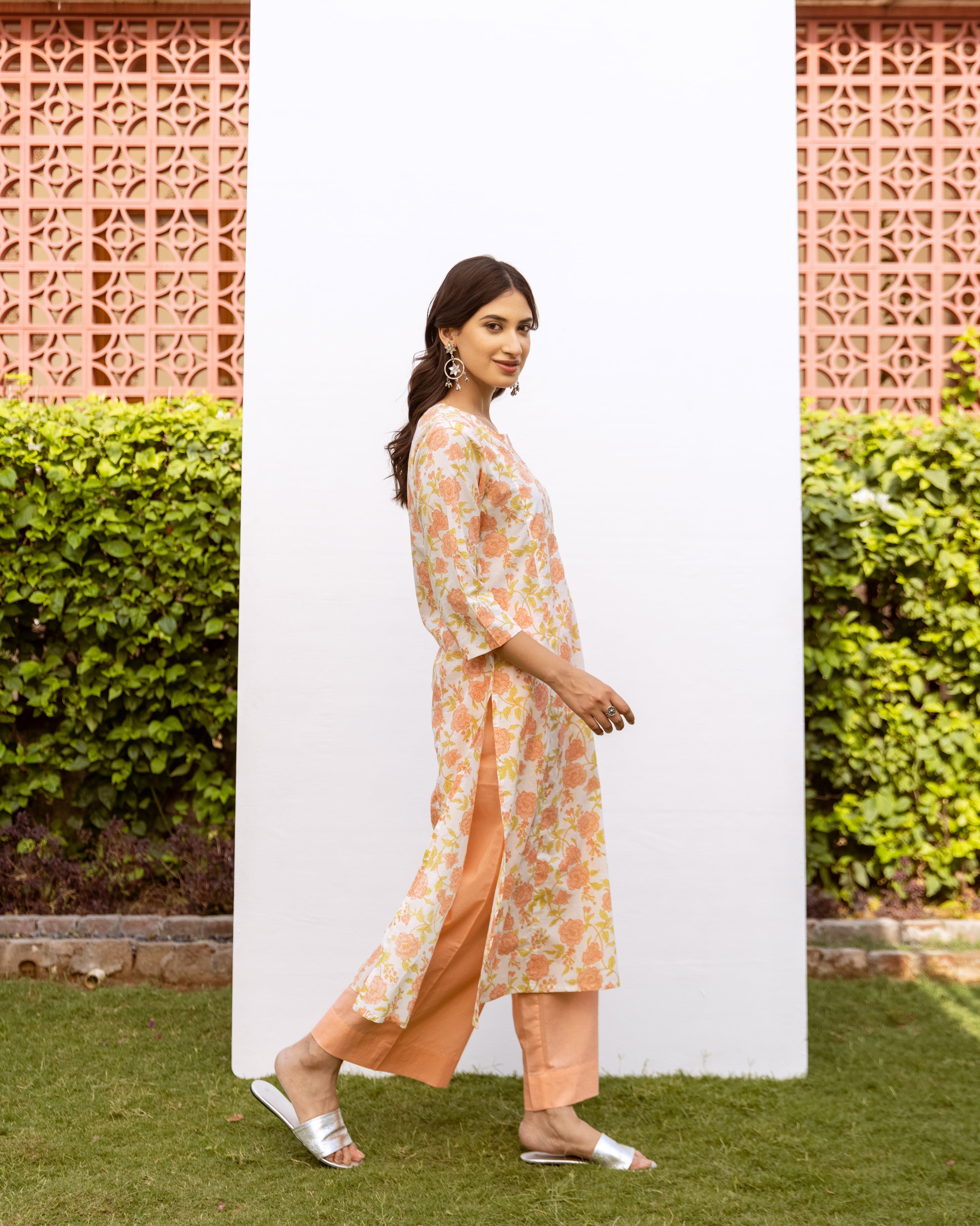 White With Peach Floral Print Round Neck Cotton Kurta For Women's