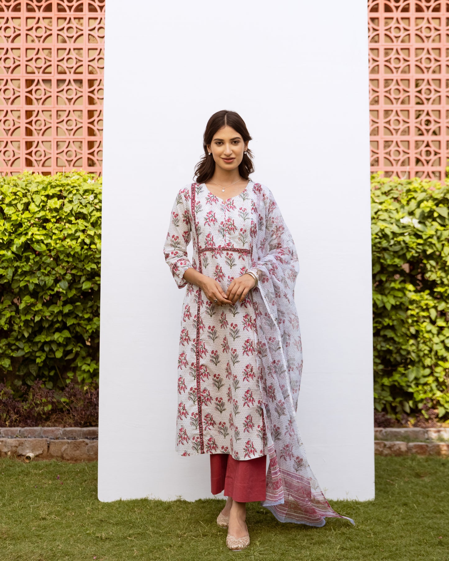 WHITE KURTA COTTON - DUPATTA -KOTA DORIYA ROUND NECK HANDBLOCK KURTA DUPATTA FOR WOMEN'S