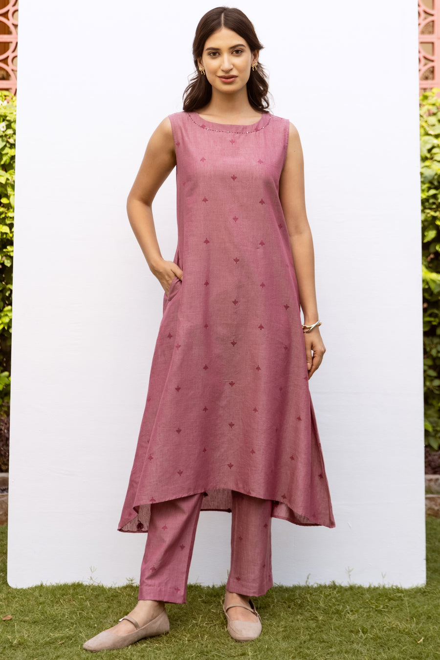 Dusty Rose Pink Cotton Handloom Sleeveless Kurta Pant Set For Women's