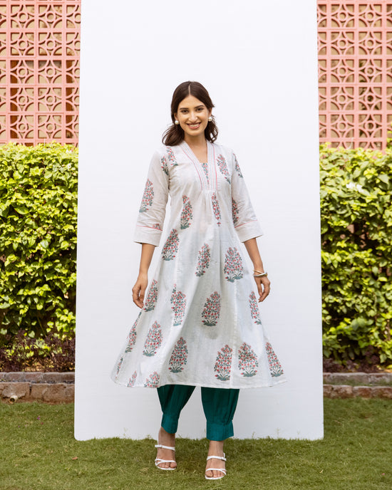WHITE COTTON V-NECK HANDBLOCK KURTA FOR WOMEN'S