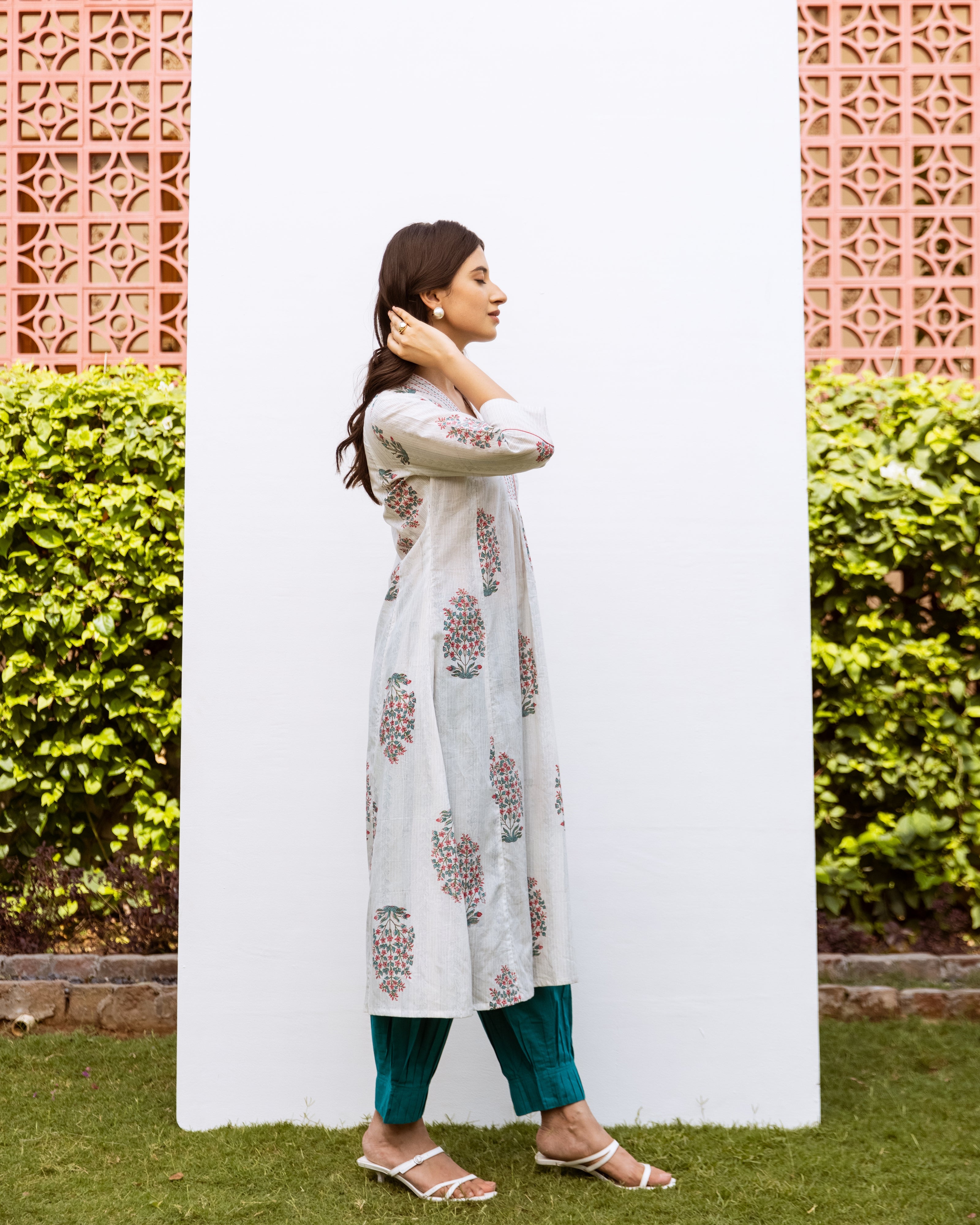 White Cotton V-Neck Handblock Kurta For Women's
