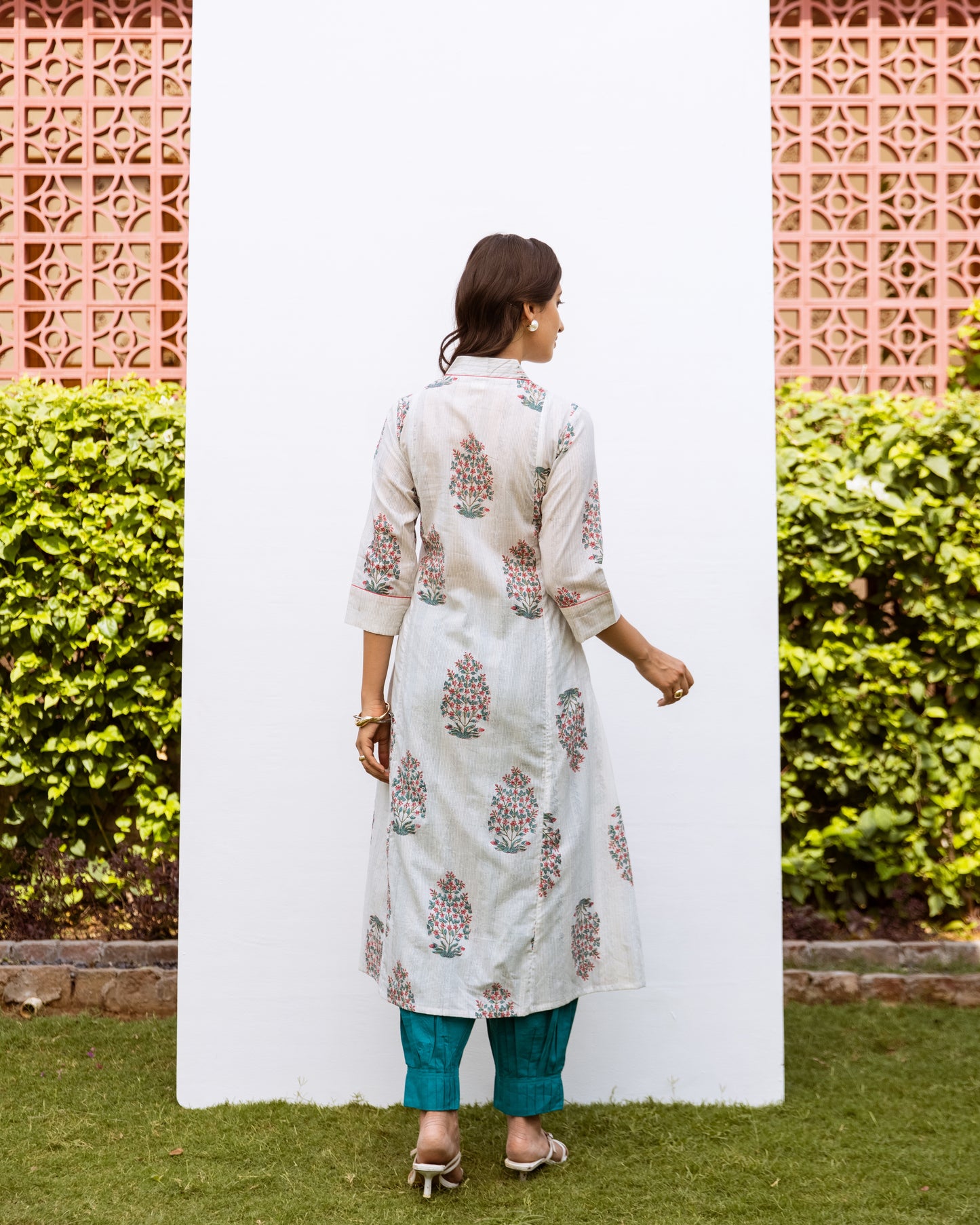 WHITE COTTON V-NECK HANDBLOCK KURTA FOR WOMEN'S