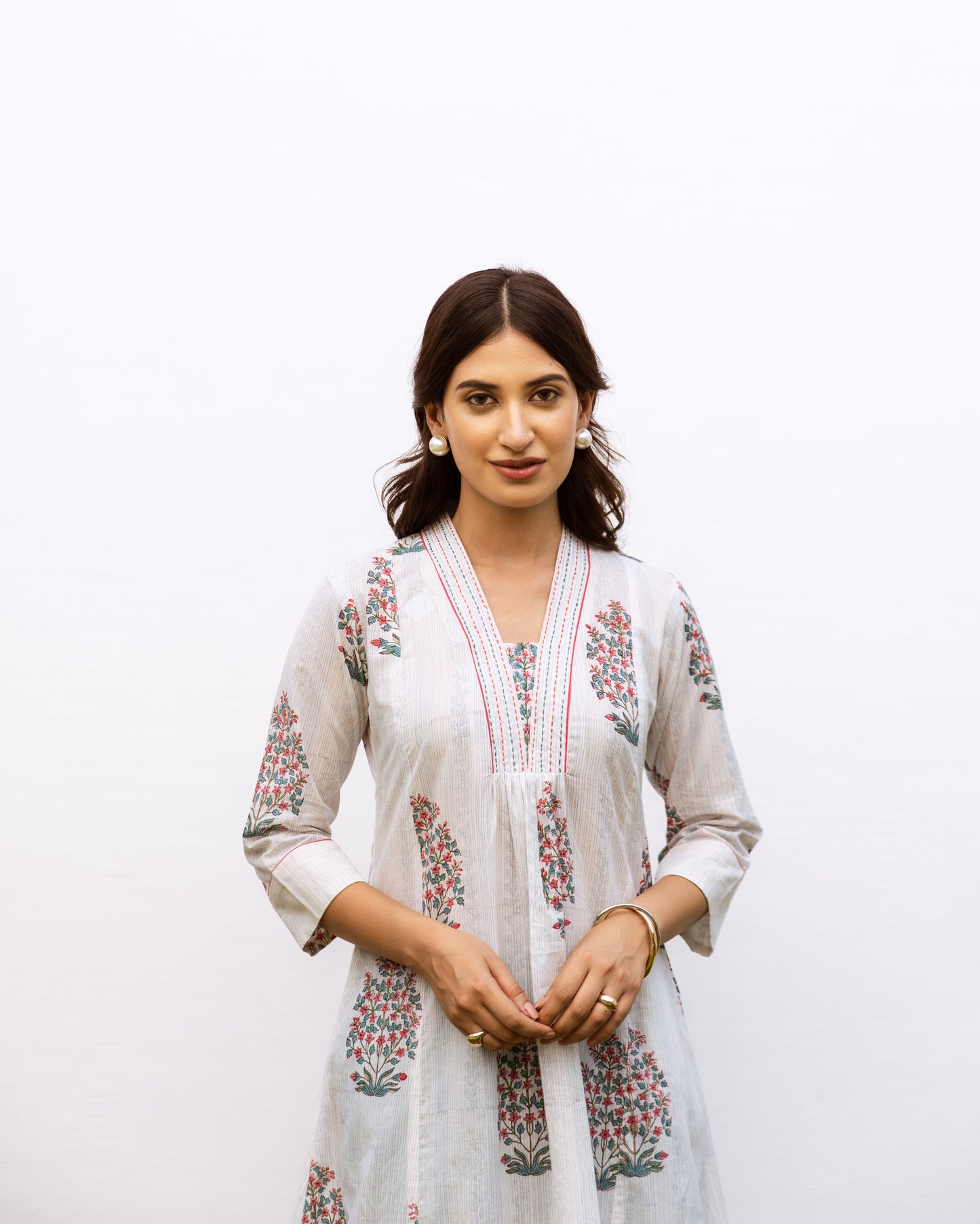 WHITE COTTON V-NECK HANDBLOCK KURTA FOR WOMEN'S