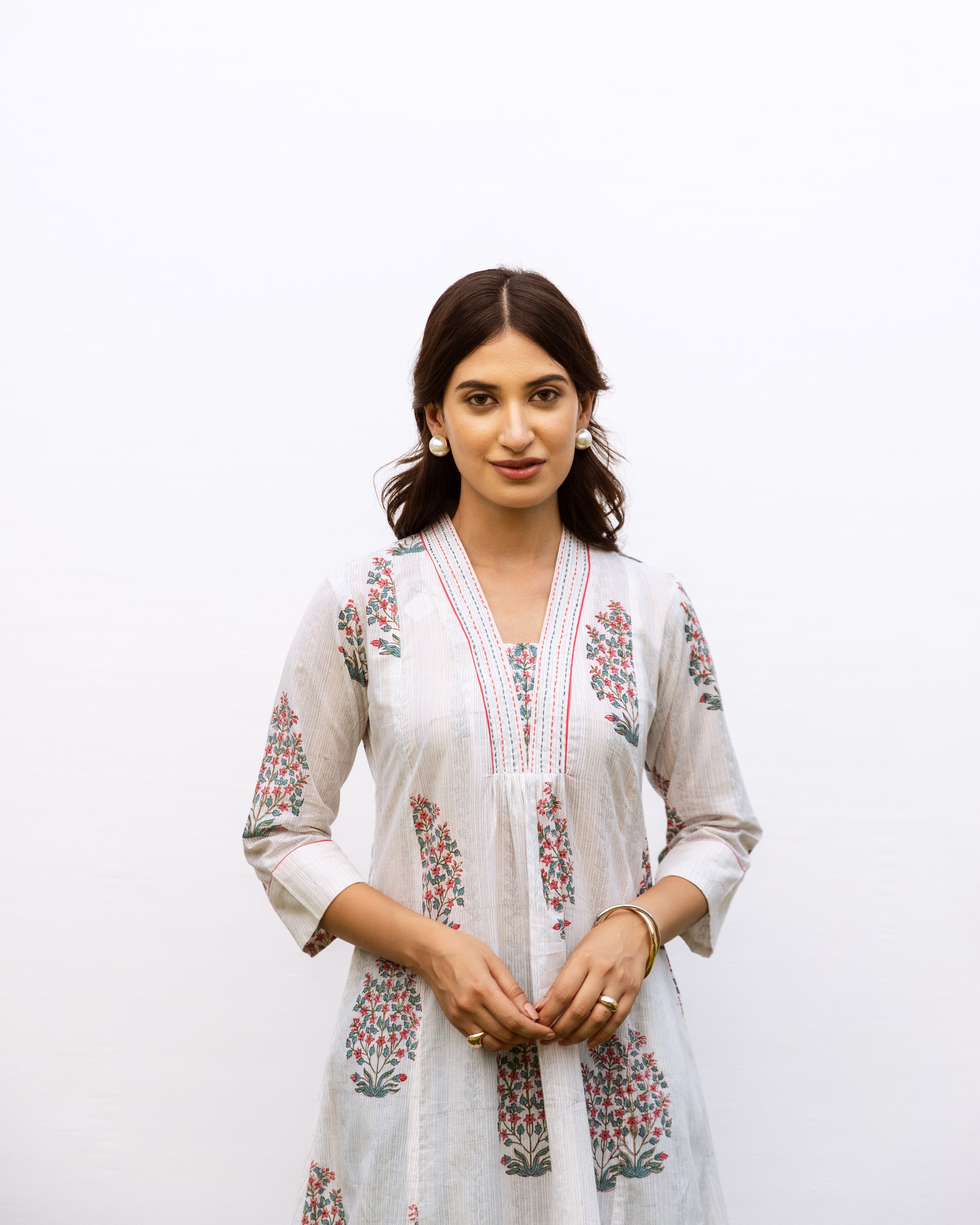 WHITE COTTON V-NECK HANDBLOCK KURTA FOR WOMEN'S